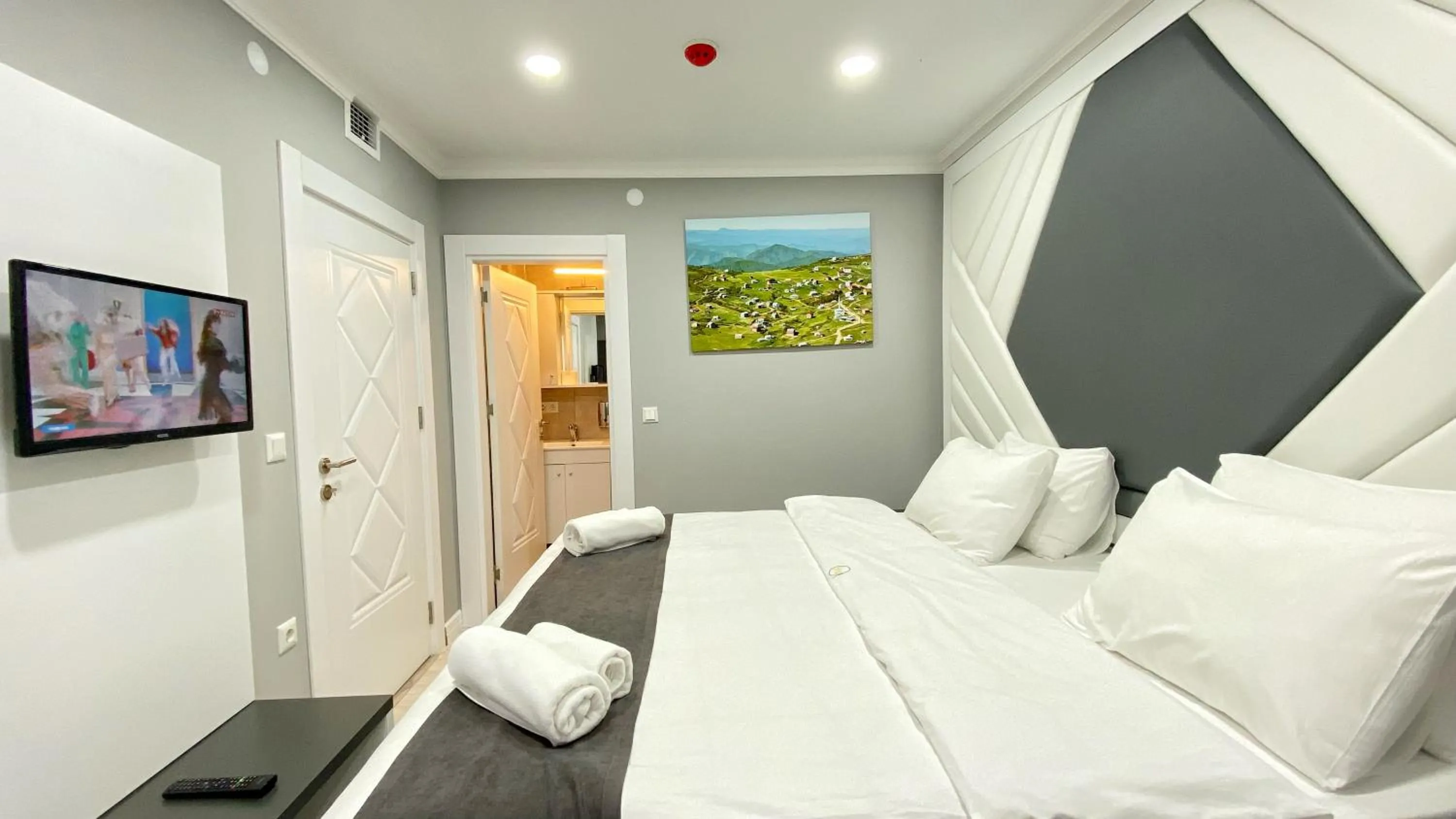 Bed in Heaven Suite Hotel