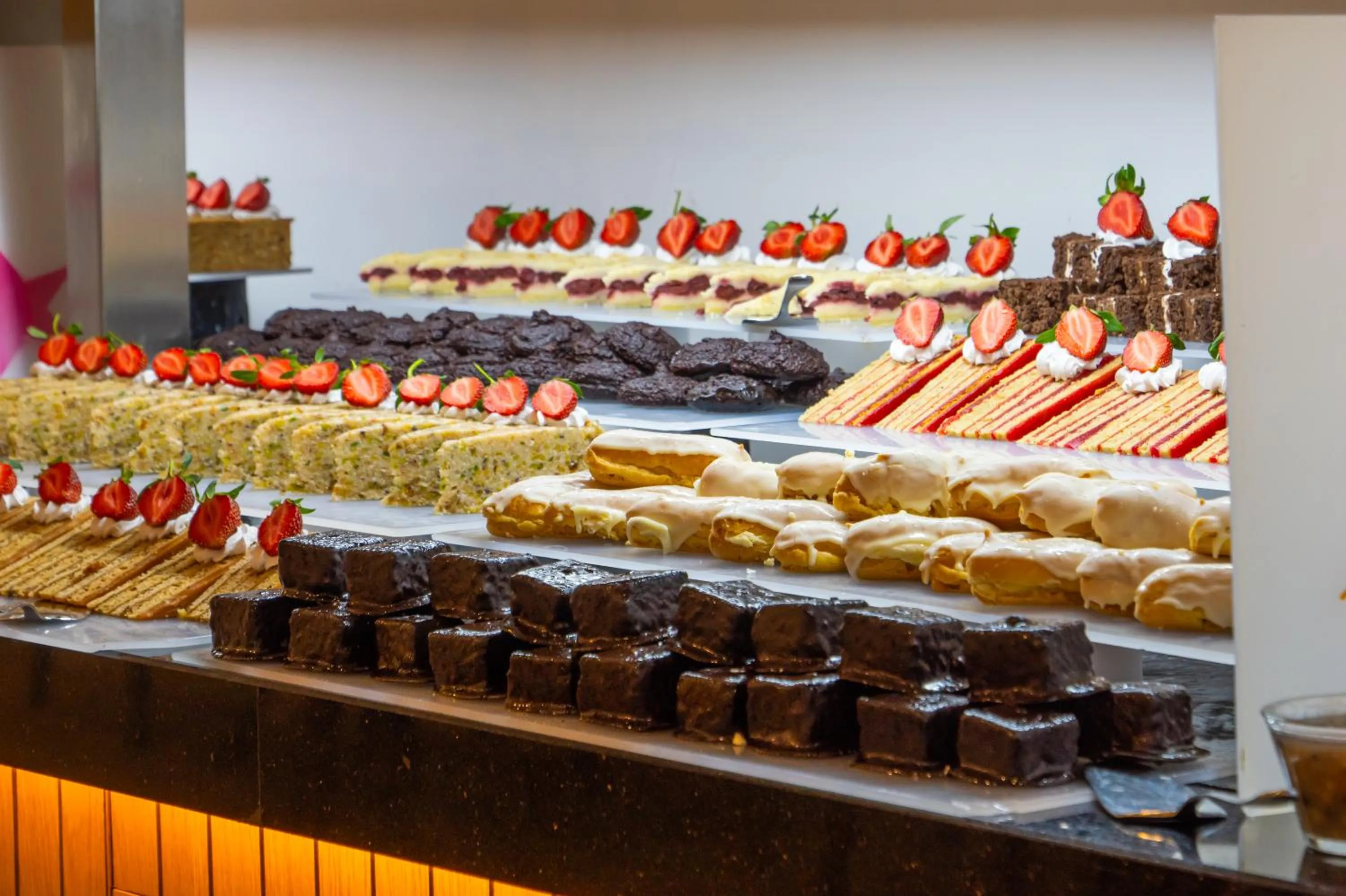 Food and drinks in Viking Garden Hotel