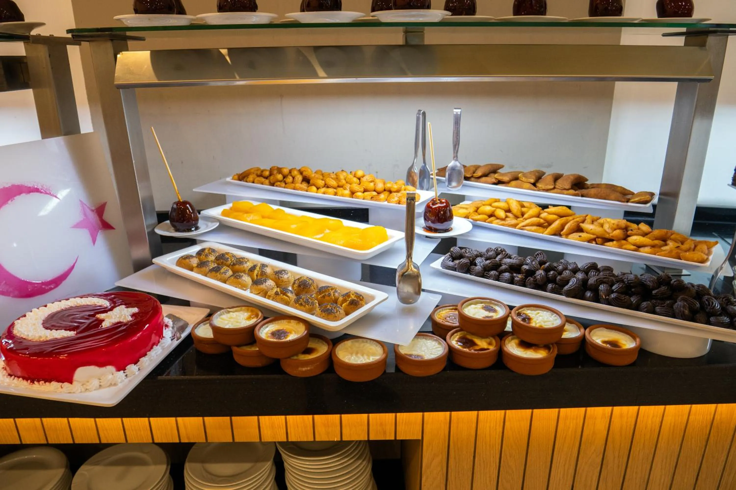 Food and drinks in Viking Garden Hotel