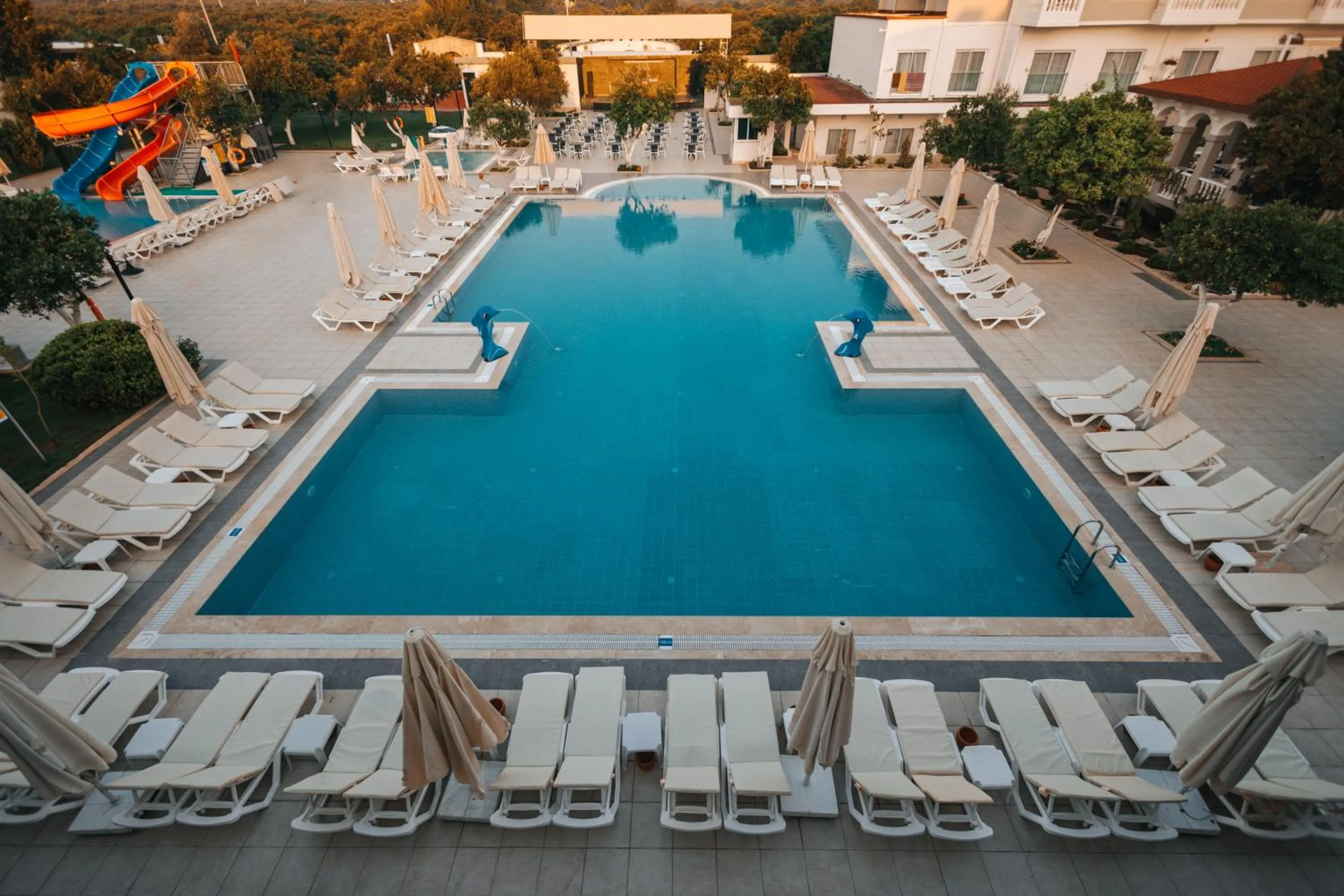 Swimming pool in Viking Garden Hotel