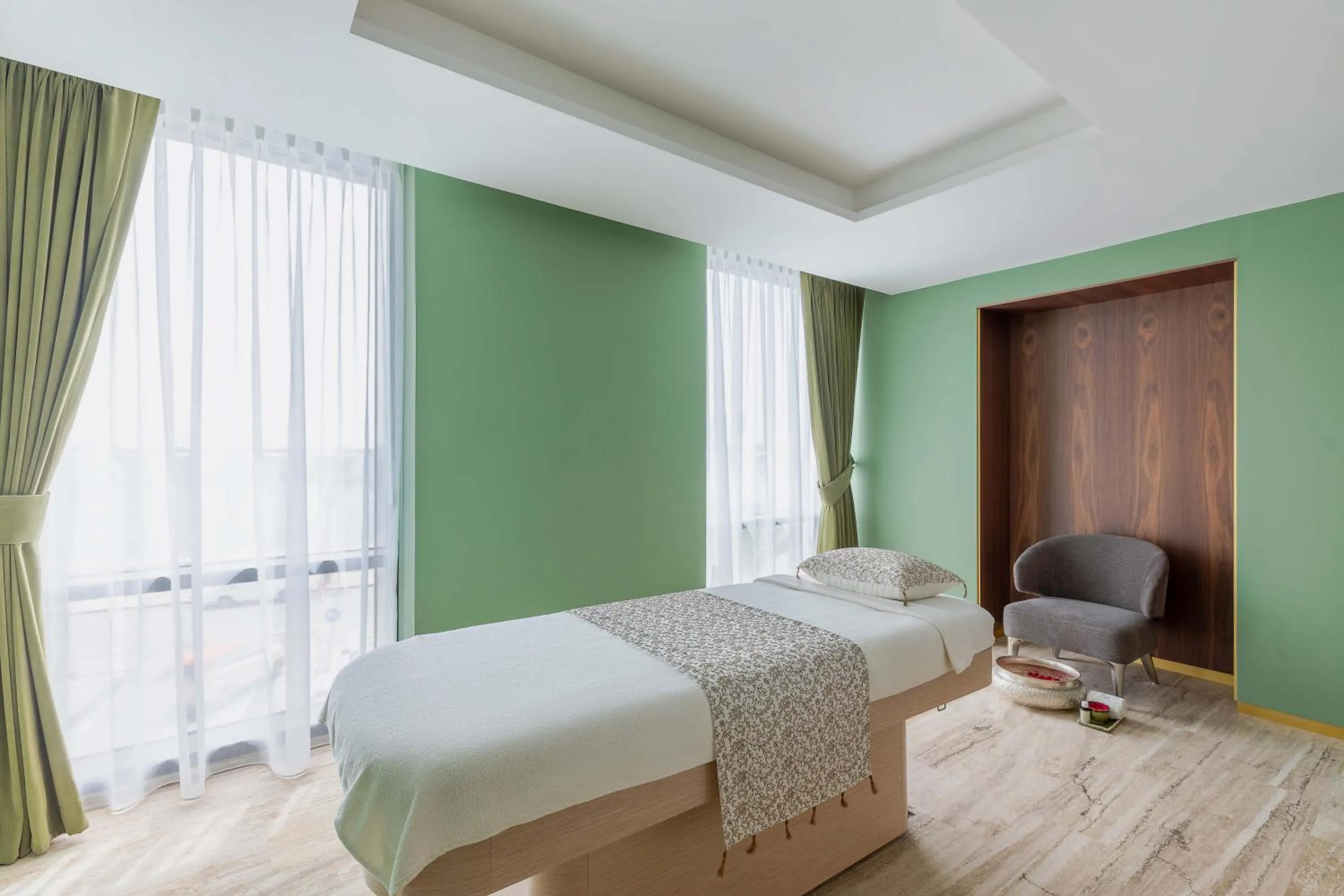 Massage, Bed in Taj Exotica Resort & Spa, The Palm, Dubai