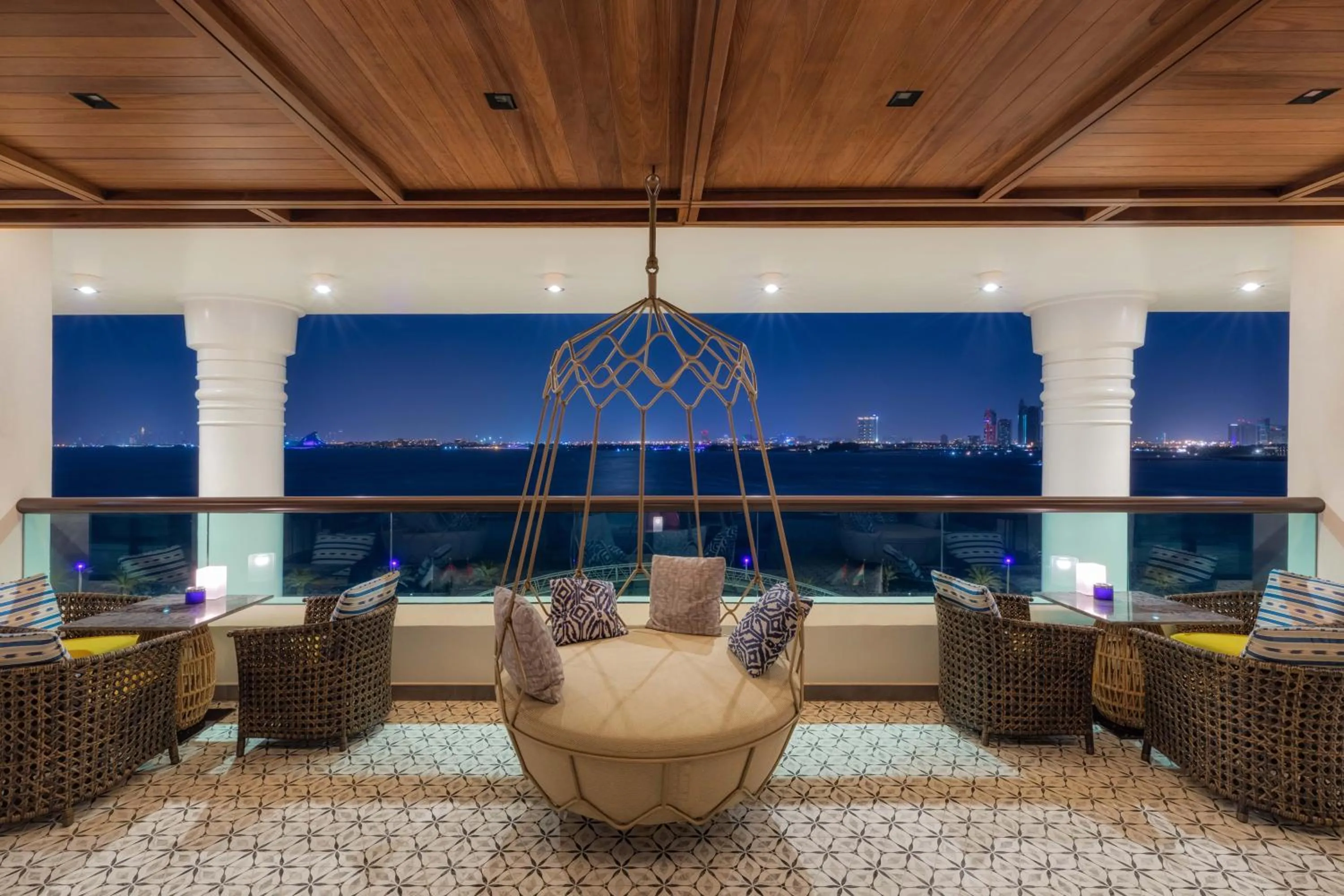 Lounge or bar in Taj Exotica Resort & Spa, The Palm, Dubai