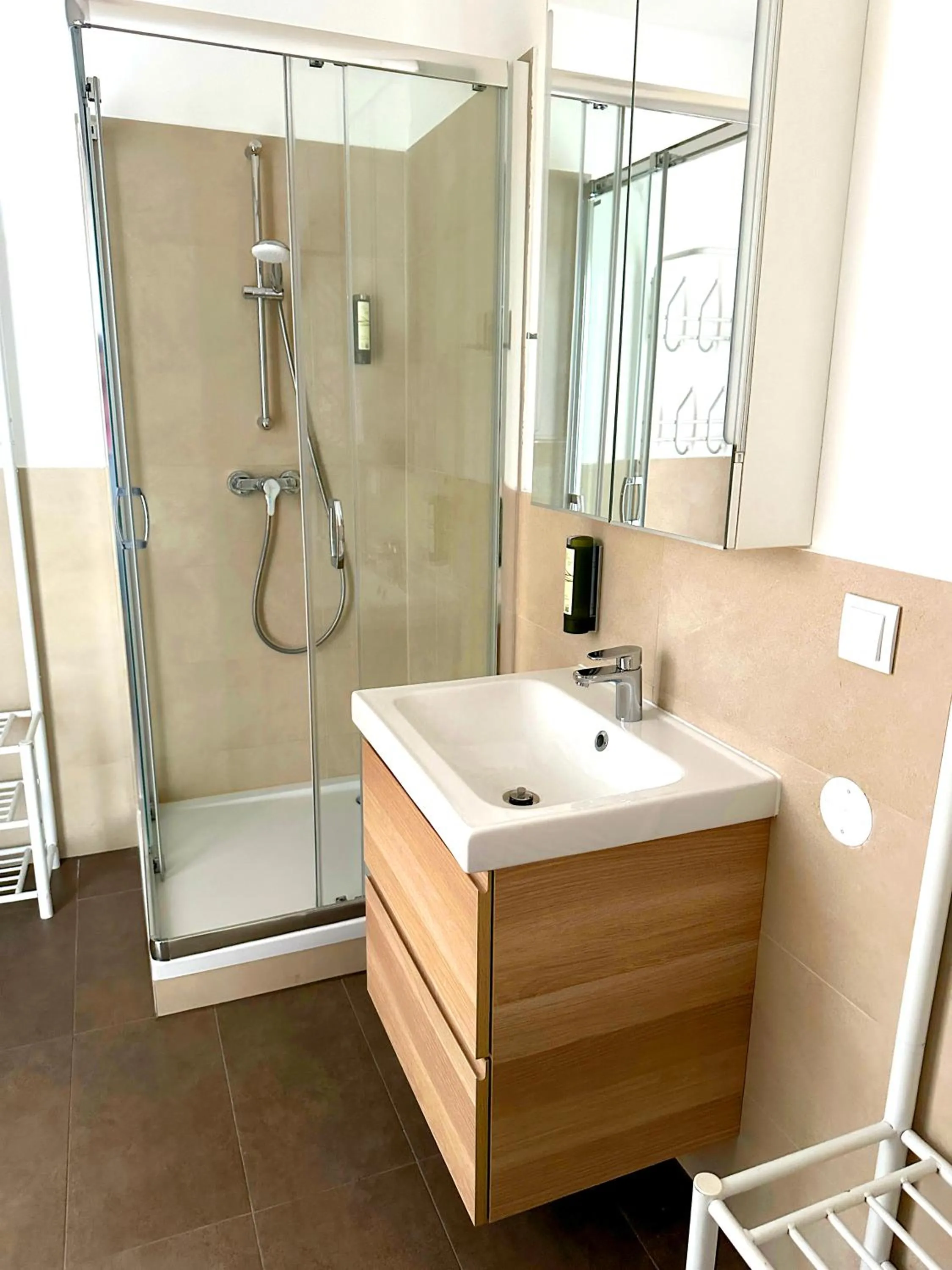 Shower in Jimmy's Apartments Dandelion