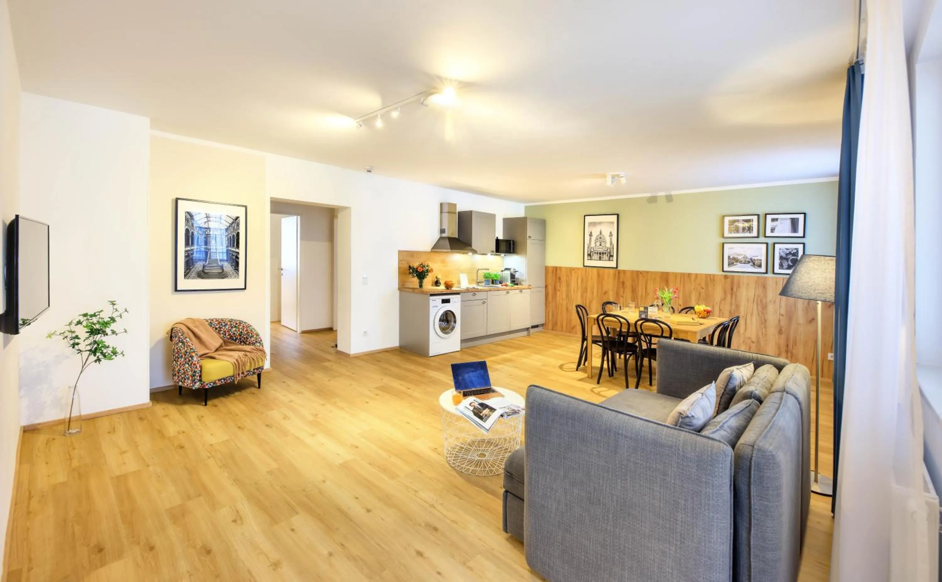 TV and multimedia in Jimmy's Apartments Dandelion