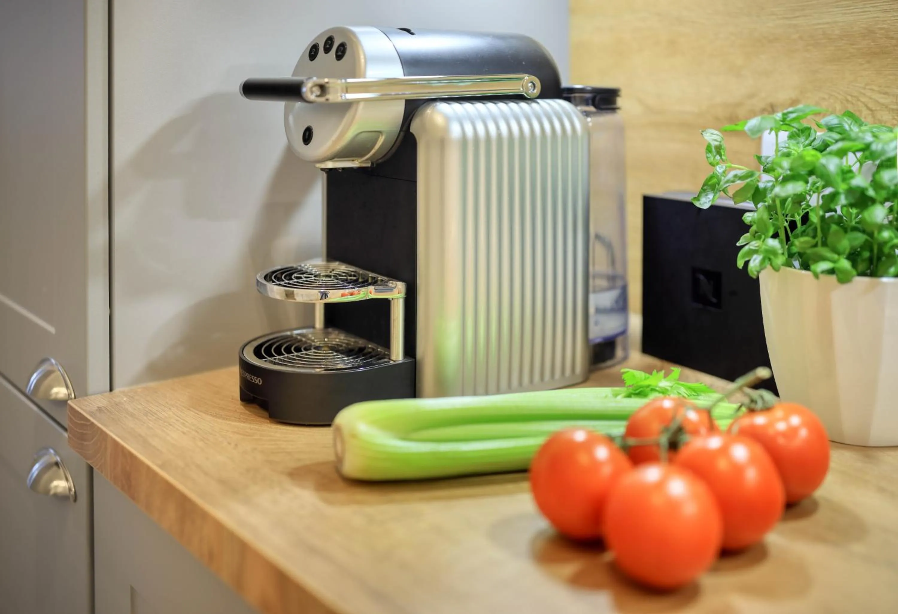 Coffee/tea facilities in Jimmy's Apartments Dandelion