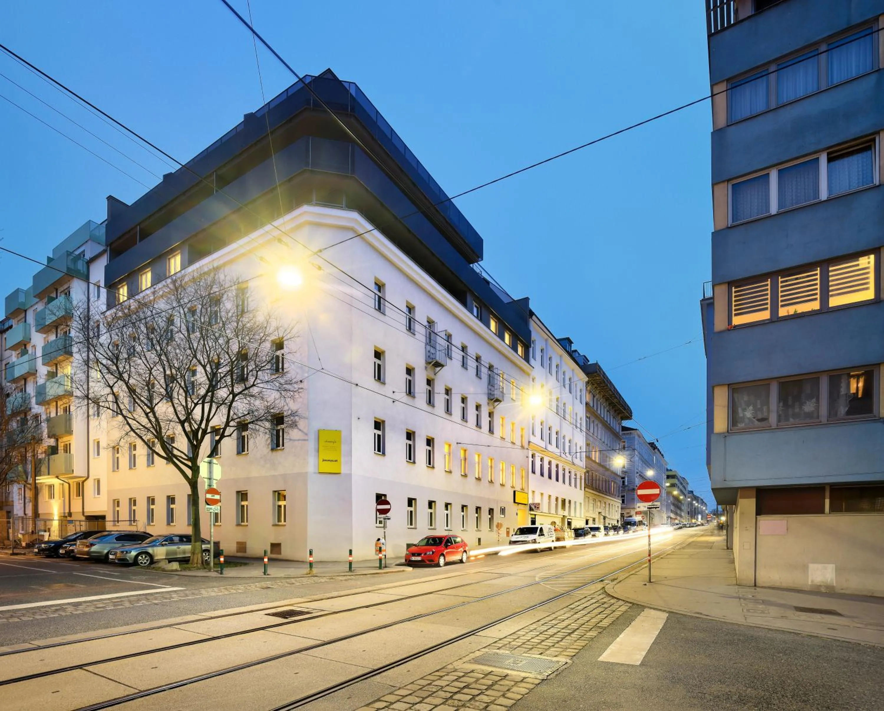 Property building in Jimmy's Apartments Dandelion