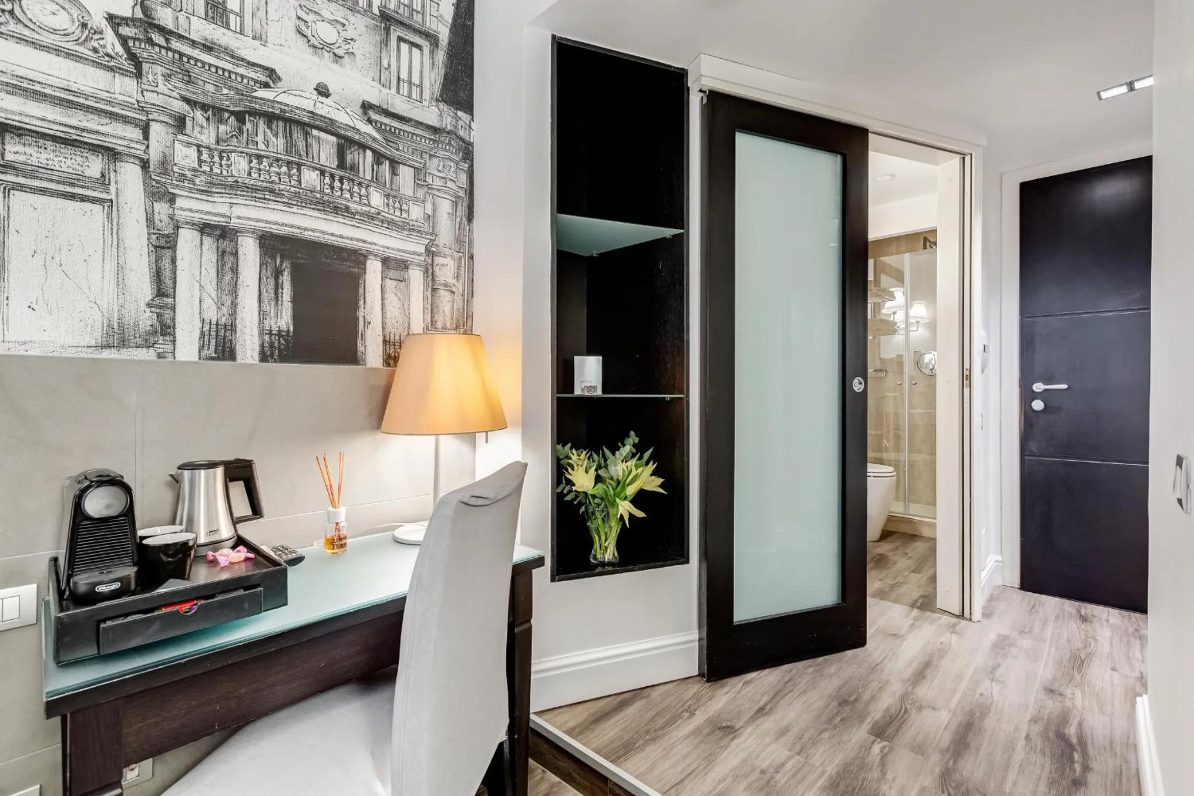 Bed in Residenza A -Via Veneto Fashion Rooms -self check-in