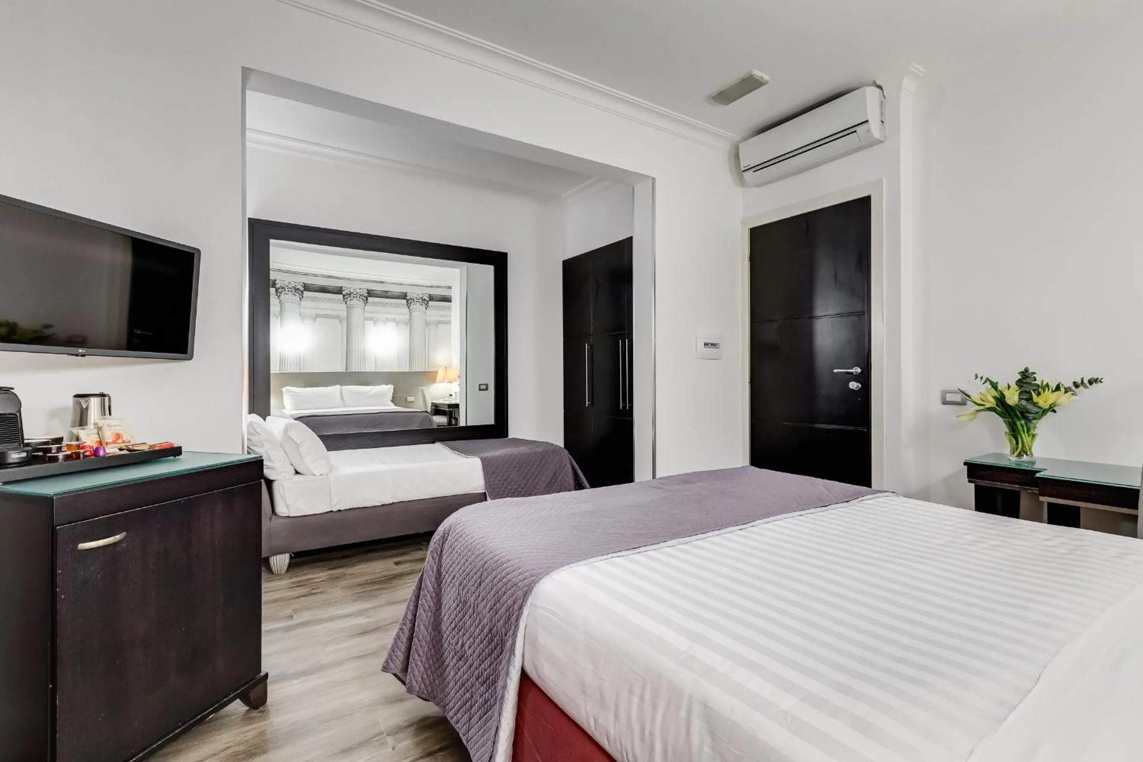 Bed in Residenza A -Via Veneto Fashion Rooms -self check-in