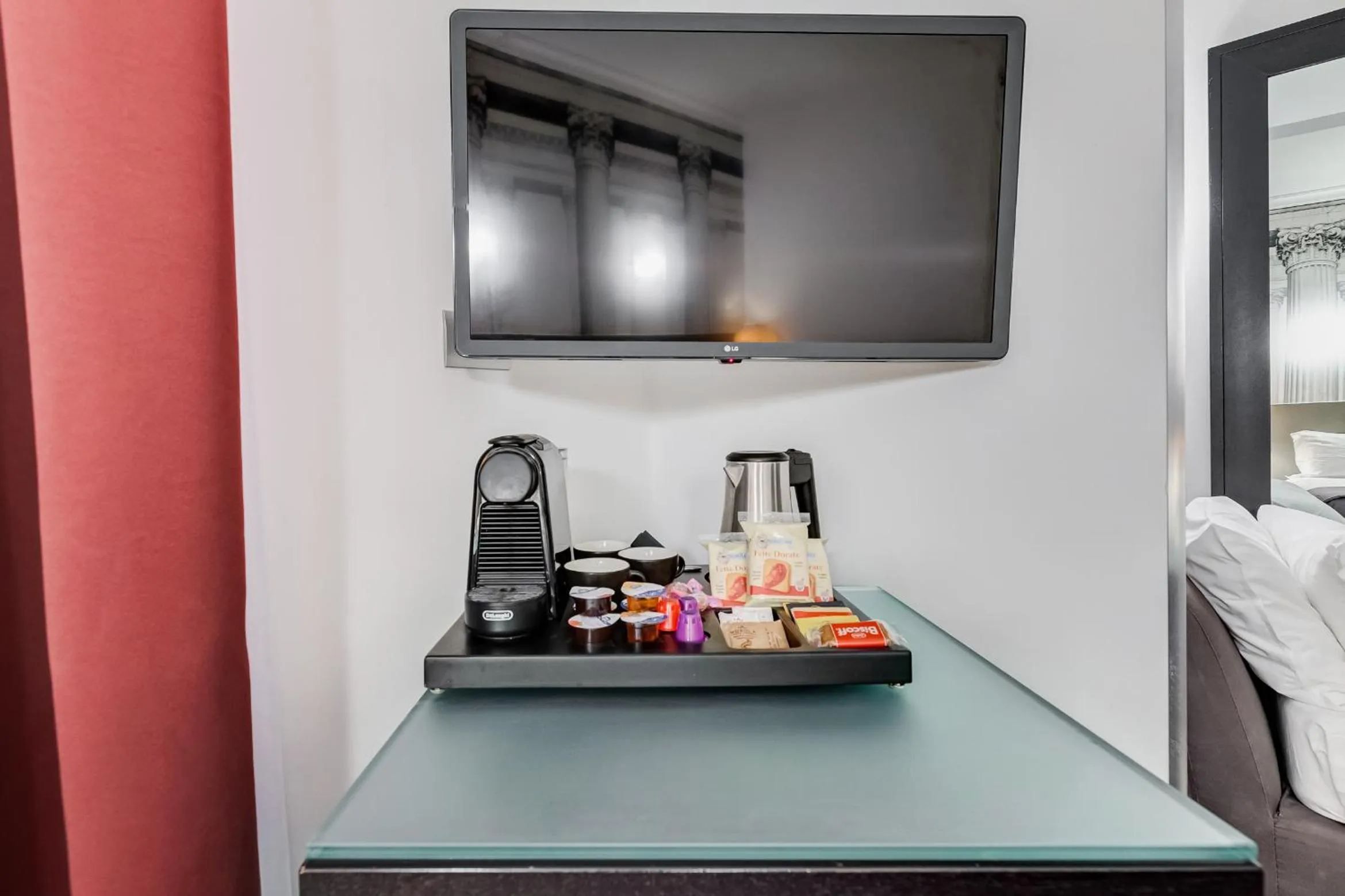 Bed in Residenza A -Via Veneto Fashion Rooms -self check-in