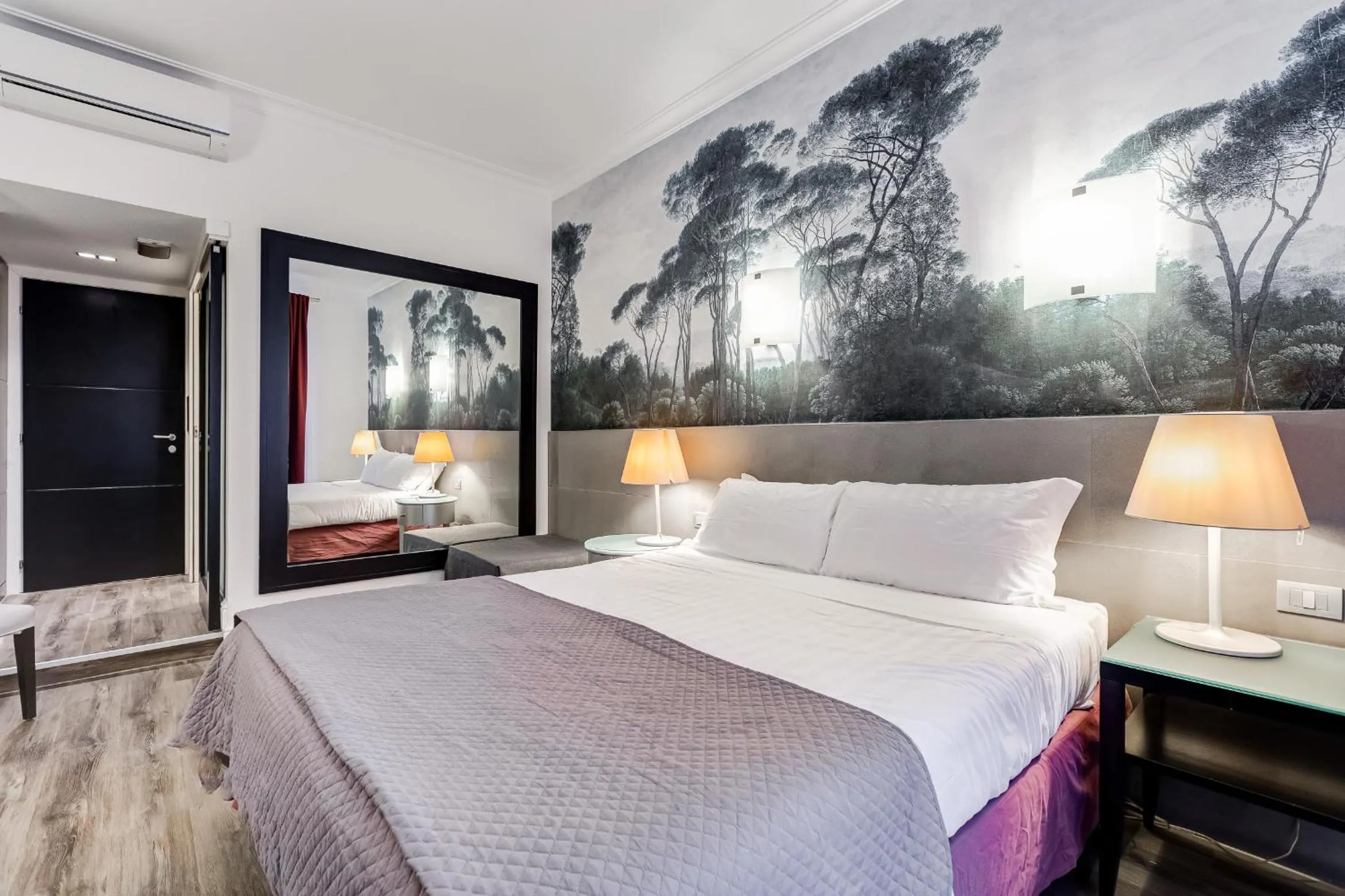 Bed in Residenza A -Via Veneto Fashion Rooms -self check-in