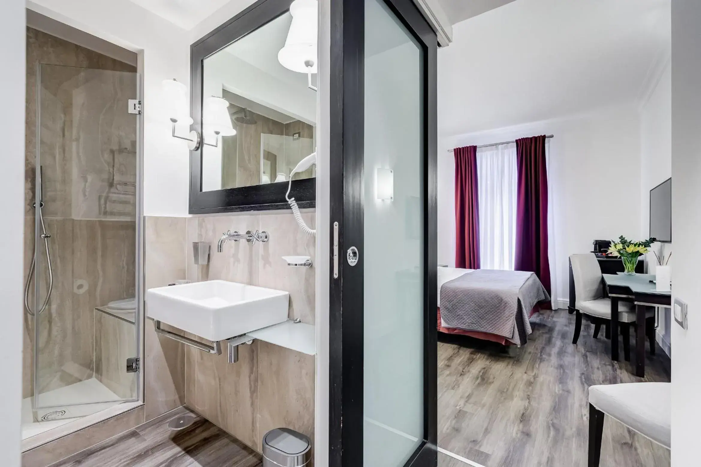 Deluxe Room in Residenza A -Via Veneto Fashion Rooms -self check-in Deluxe Room in Residenza A -Via Veneto Fashion Rooms -self check-in