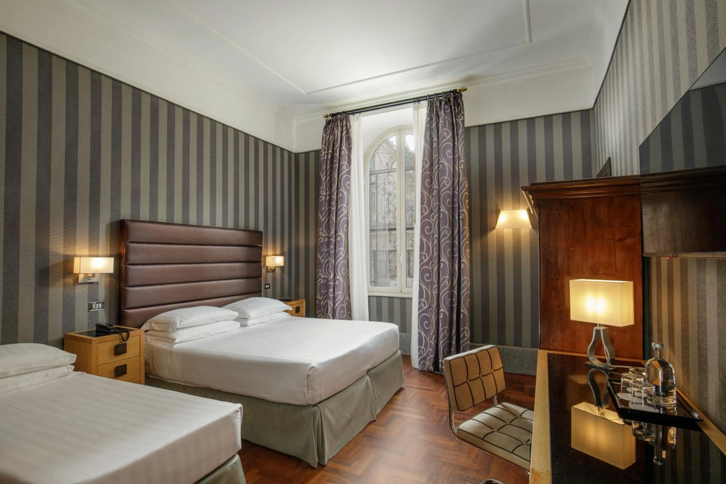 Bed in Hotel Royal Court