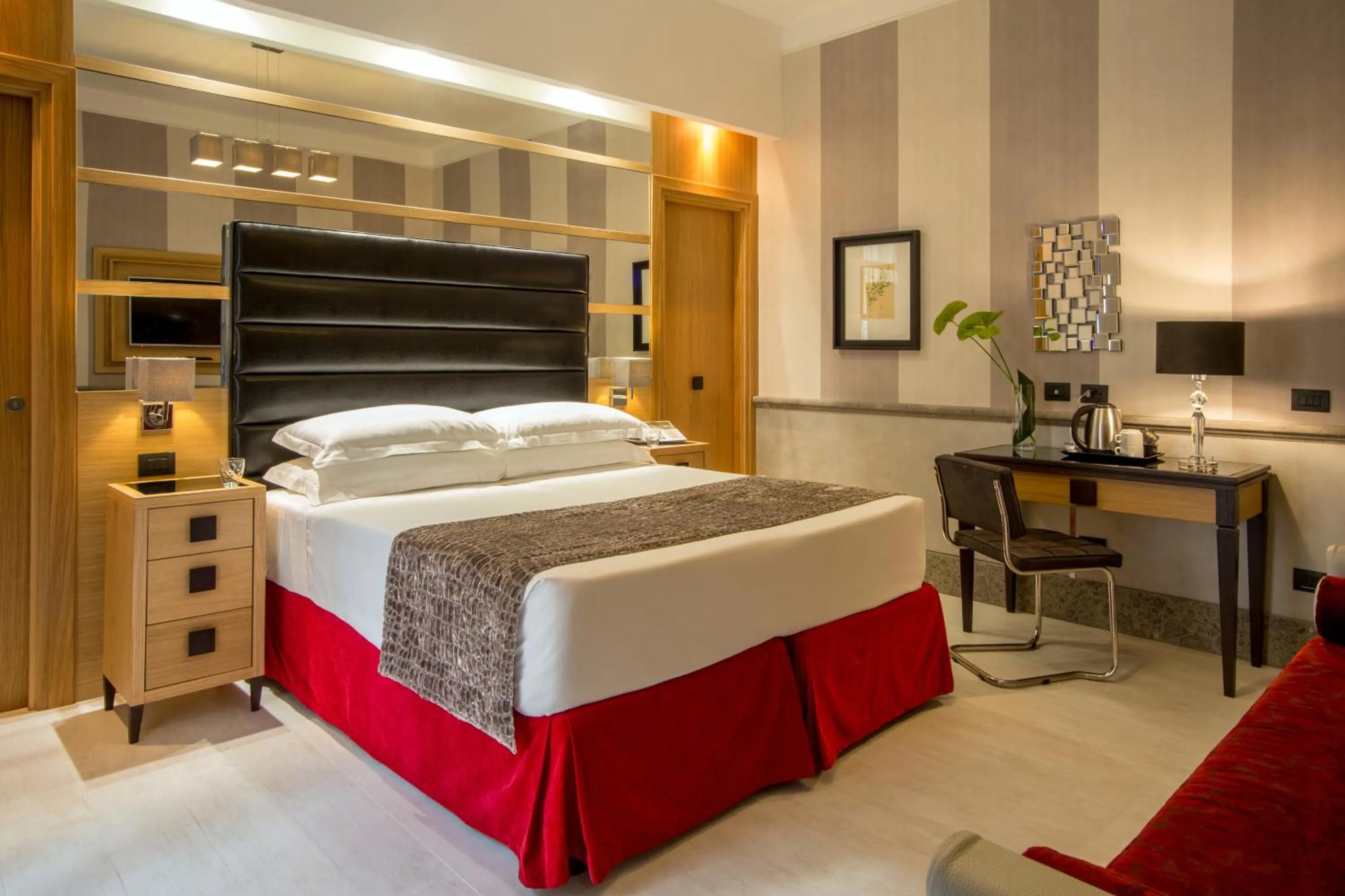 Photo of the whole room, Bed in Hotel Royal Court