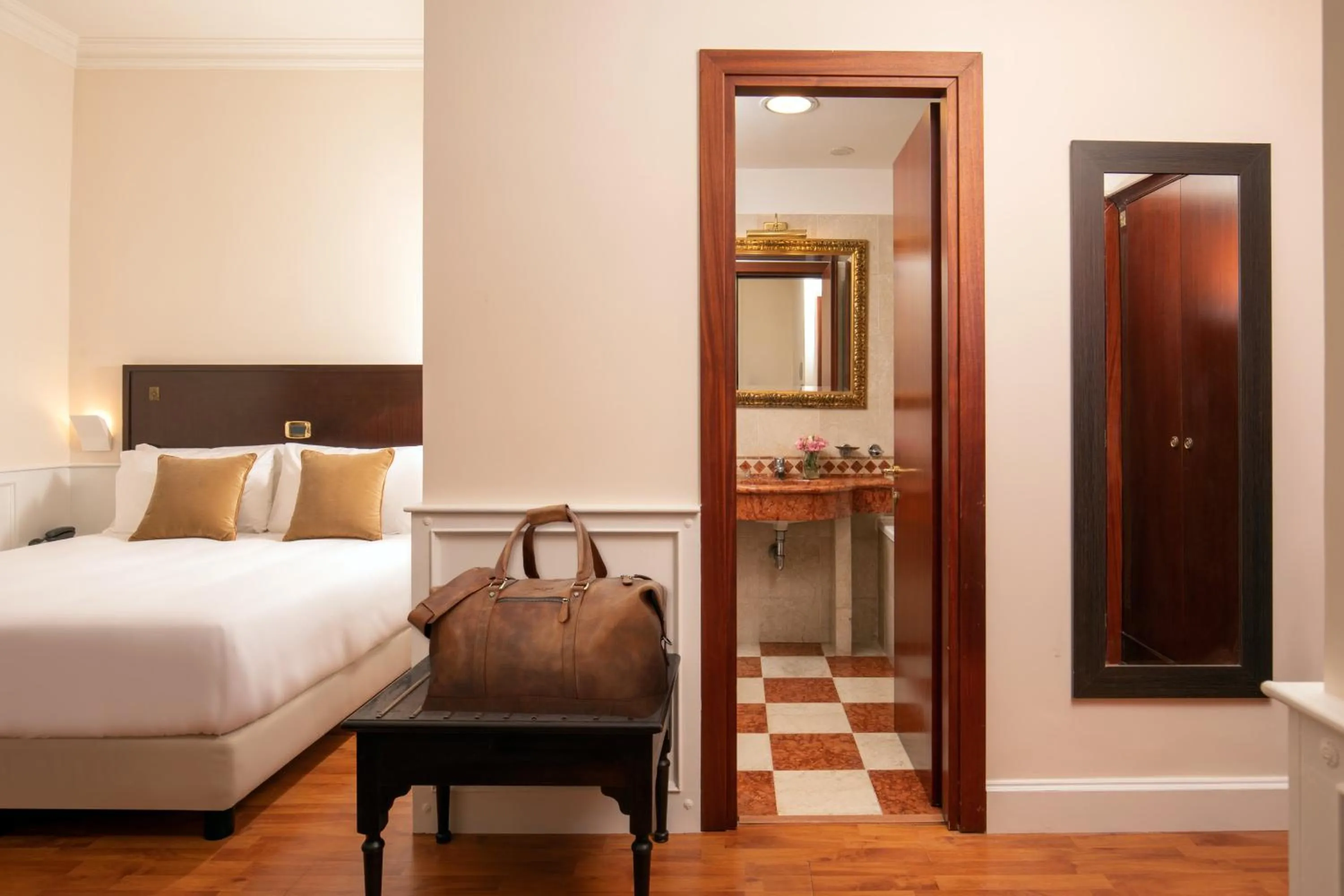 Bed in Hotel Del Corso