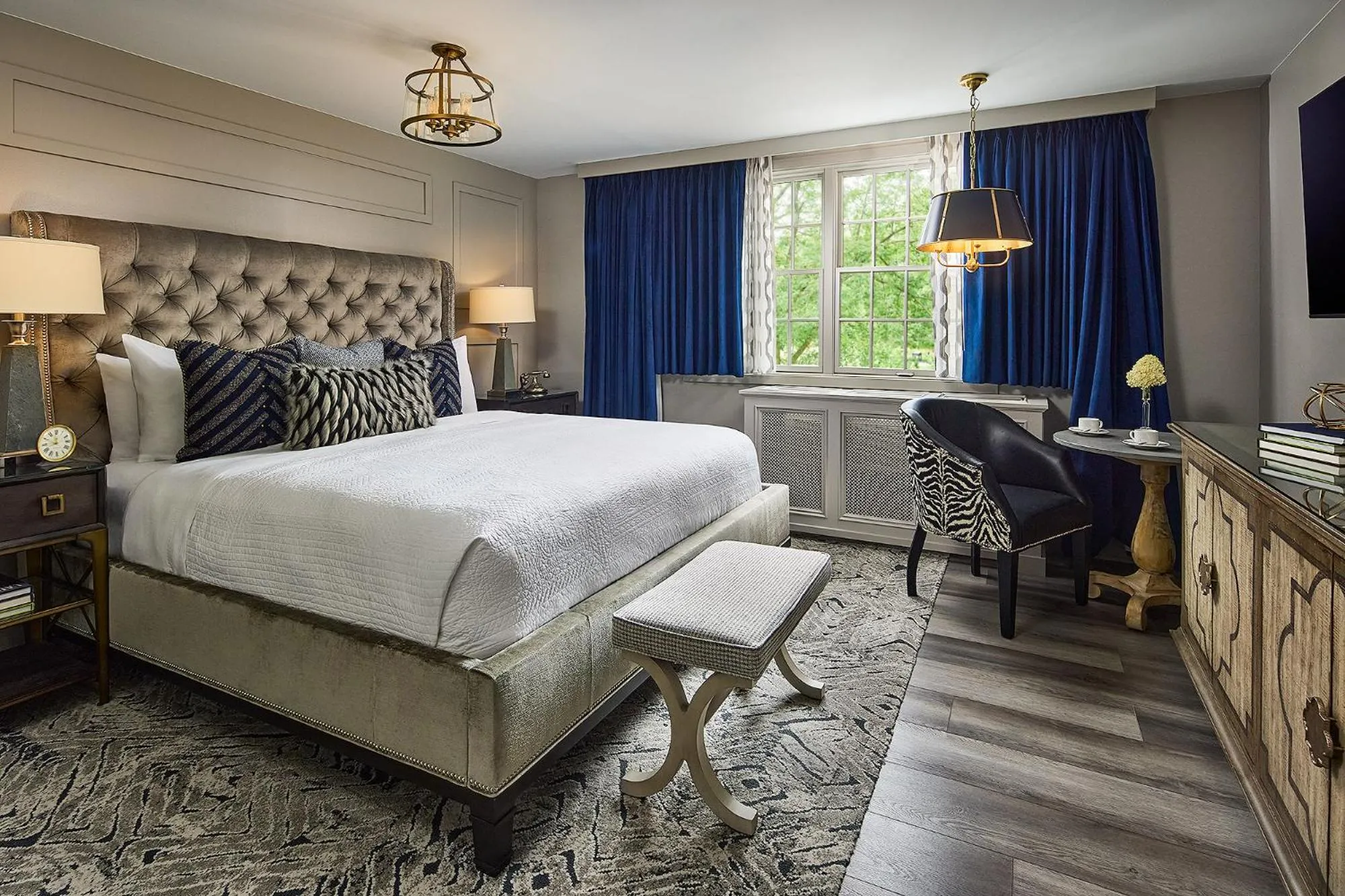 Photo of the whole room, Bed in Carnegie House