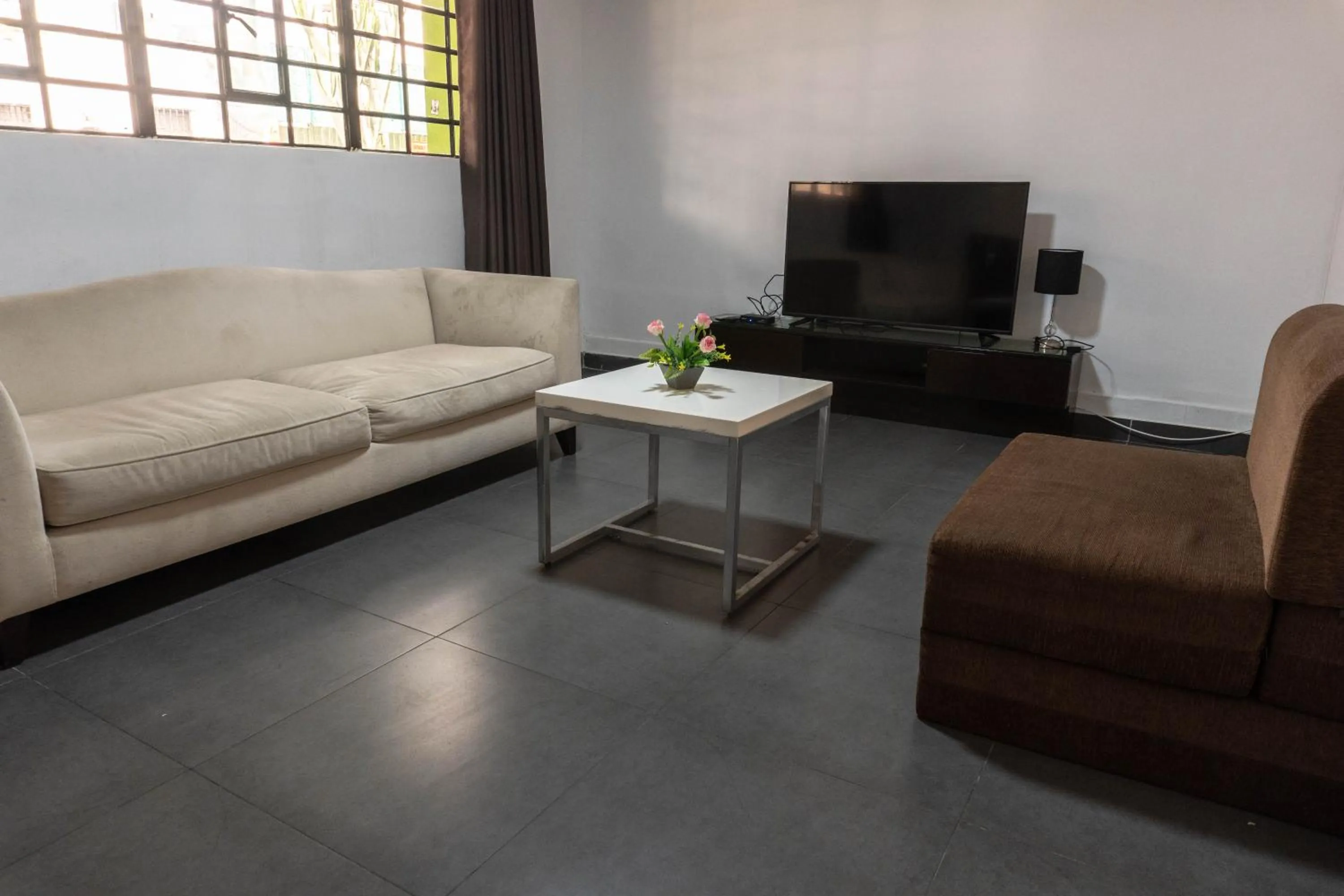 Communal lounge/ TV room in Green House