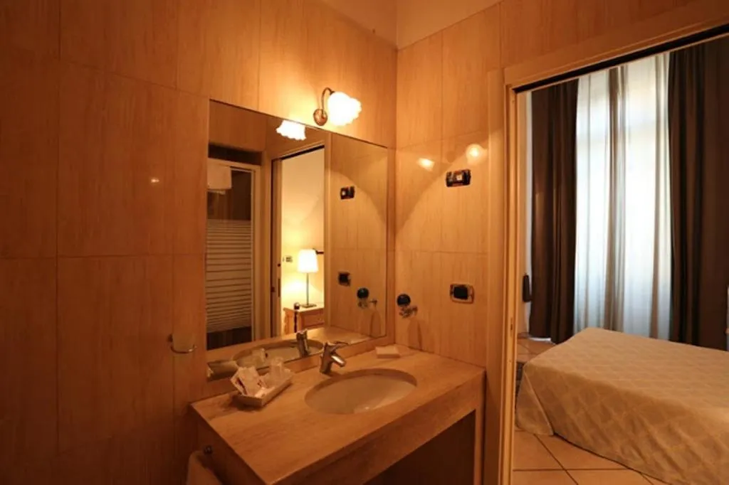 Bathroom, Bed in Bovio Suite