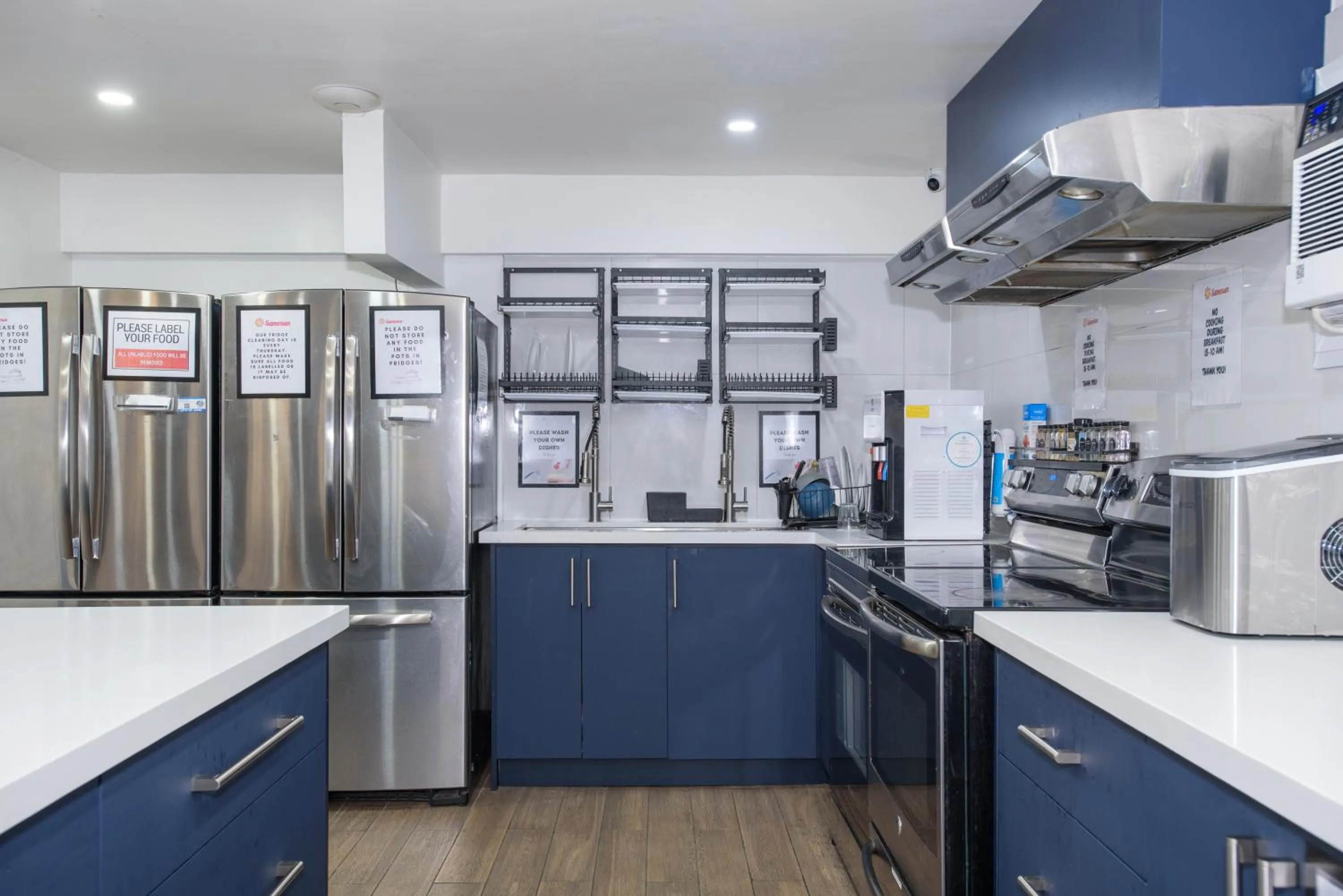 Communal kitchen in Samesun Toronto