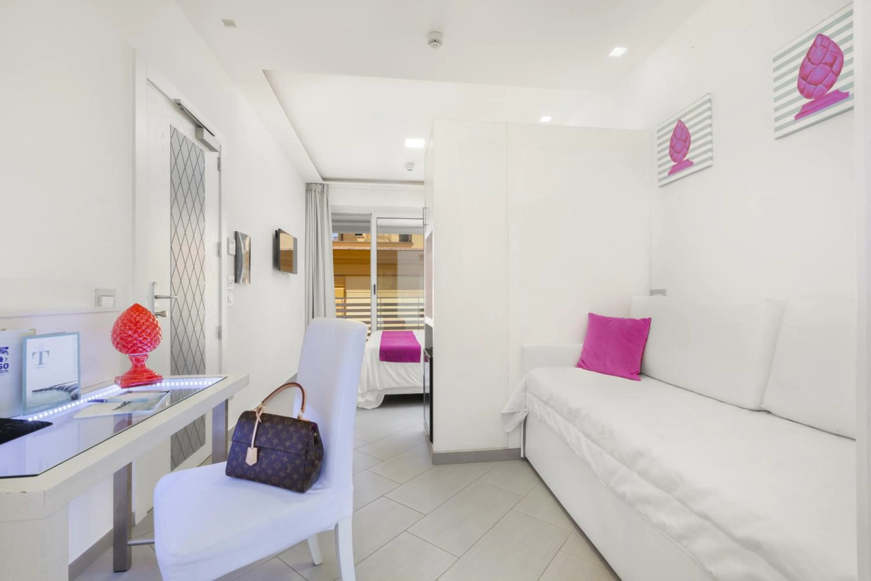 TV and multimedia, Bed in Hotel Tasso Suites & Spa