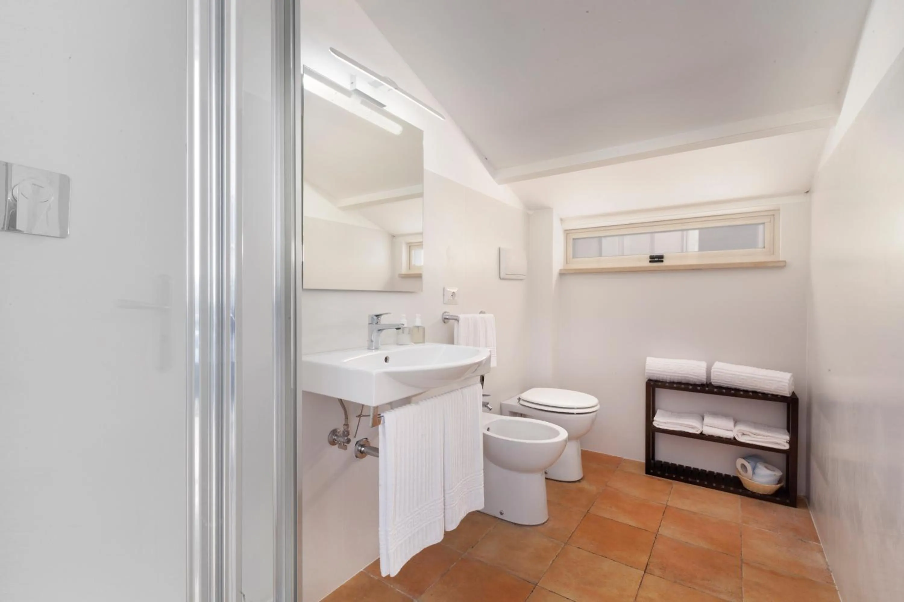 Bathroom in Hotel Tasso Suites & Spa