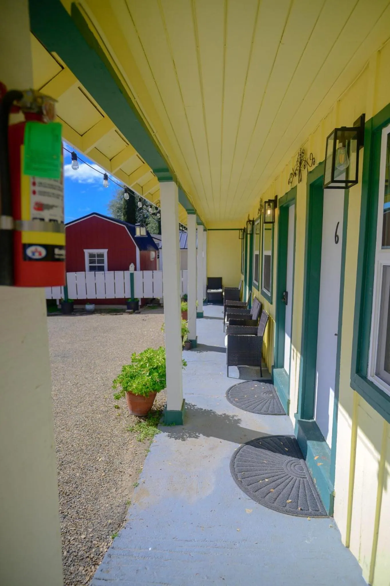 Property building in Genas's Sierra Inn & Restaurant