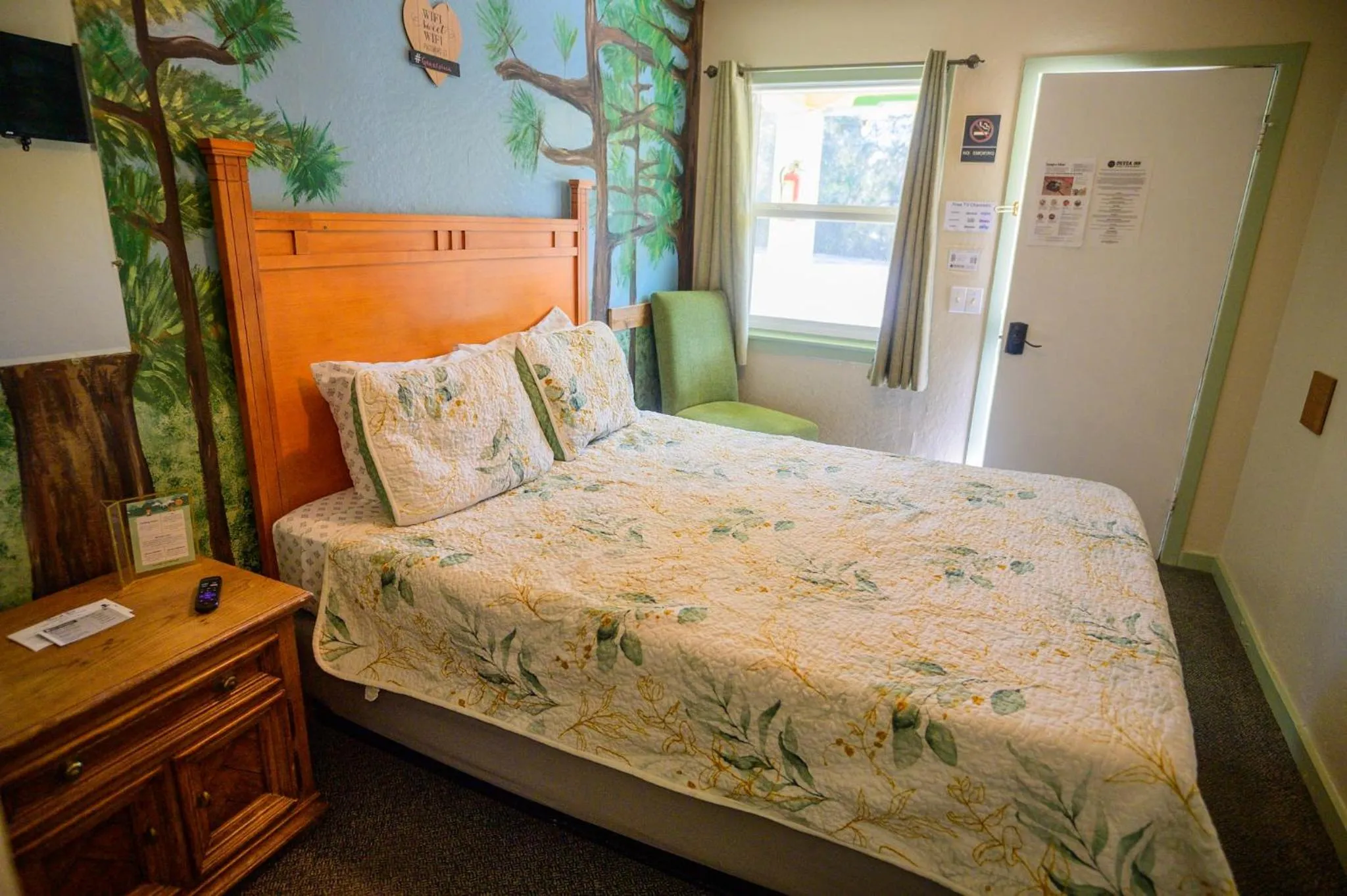 Bedroom, Bed in Genas's Sierra Inn & Restaurant