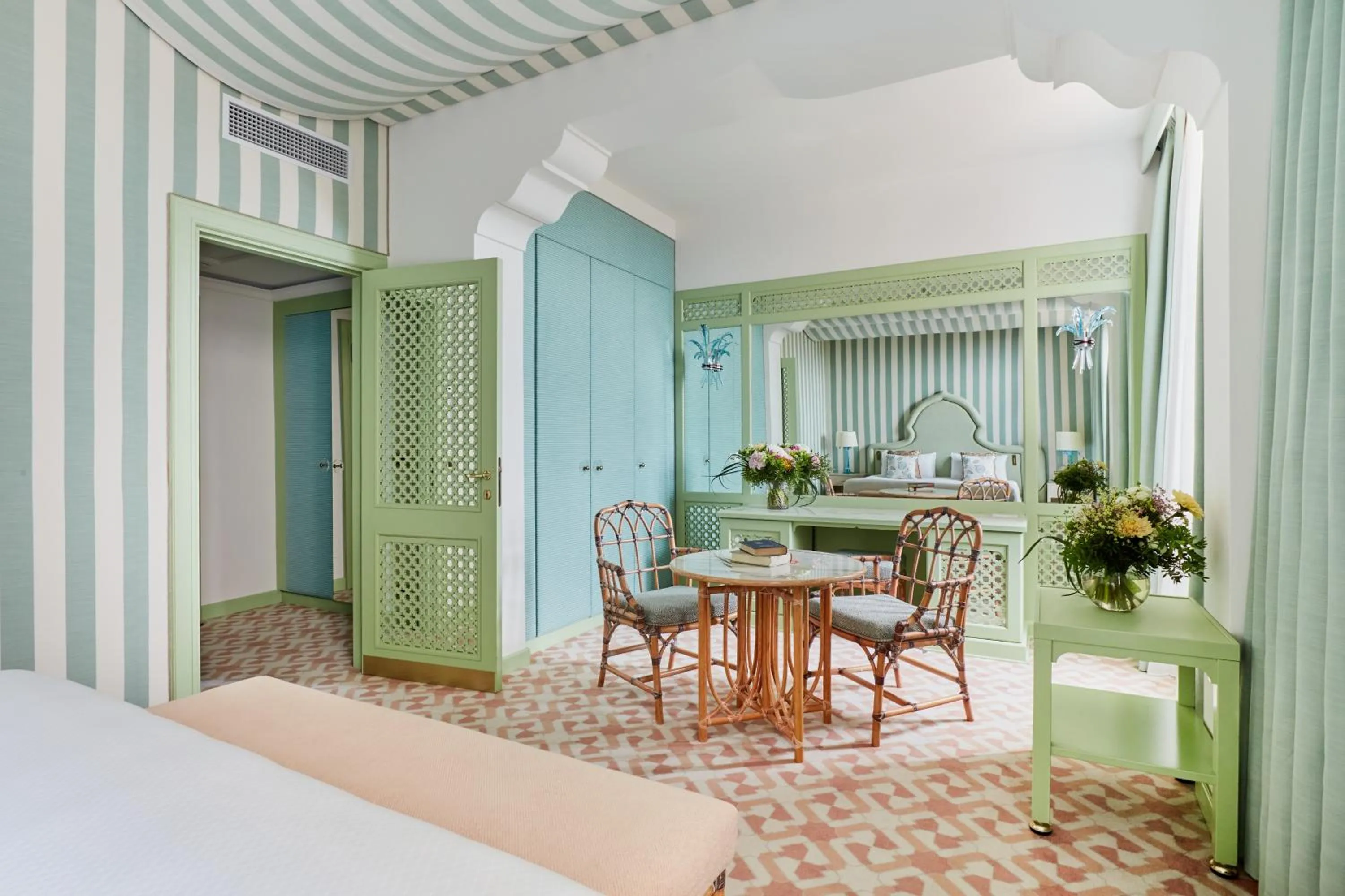 Seating area, Bed in Hotel Excelsior Venice