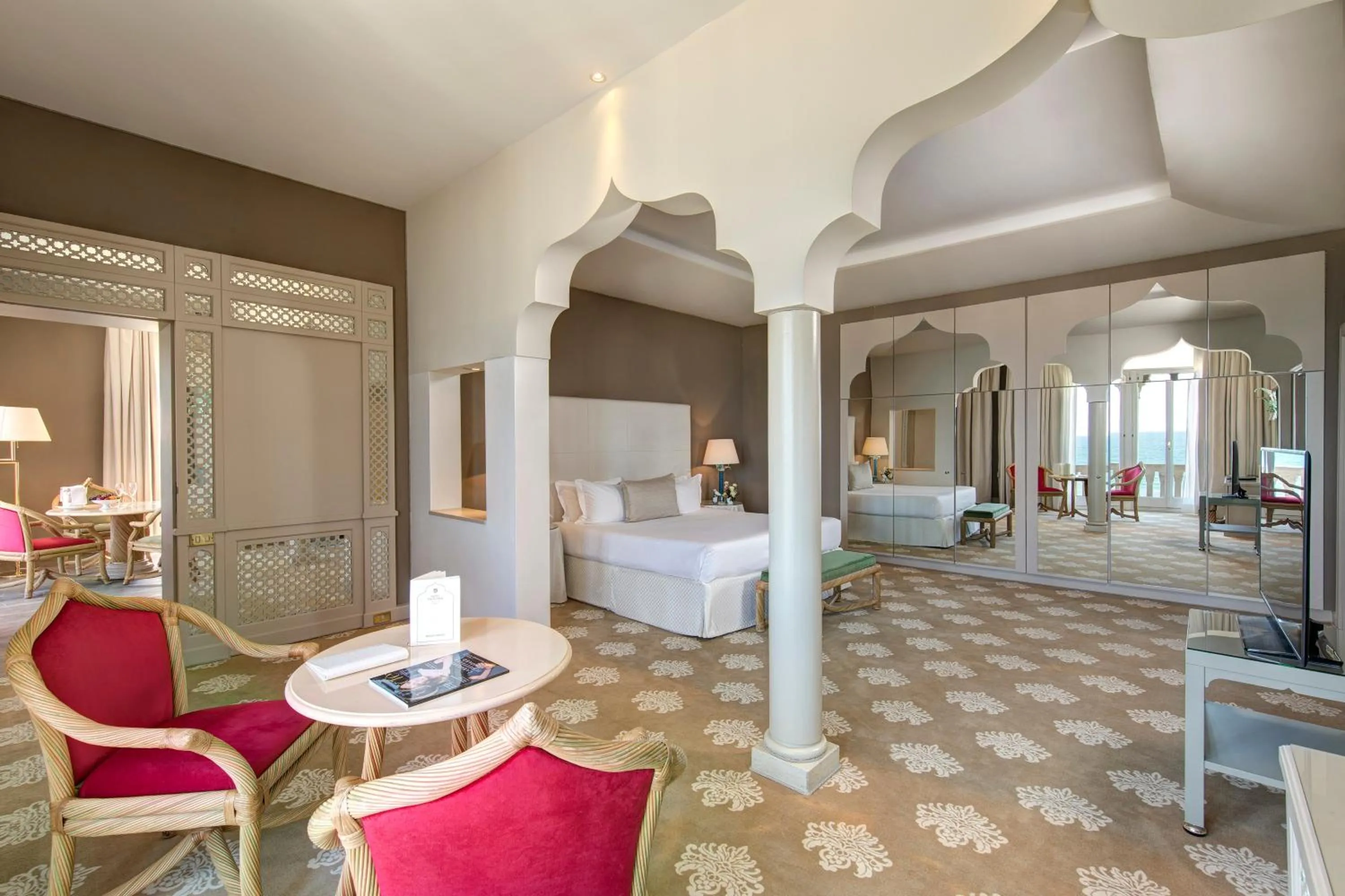 Seating area, Bed in Hotel Excelsior Venice