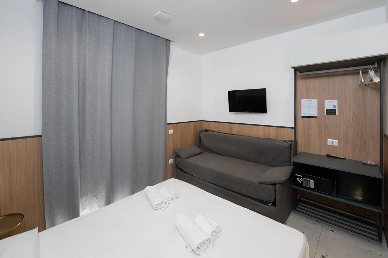 Bed in Mia Suites Hotel Bella Capri