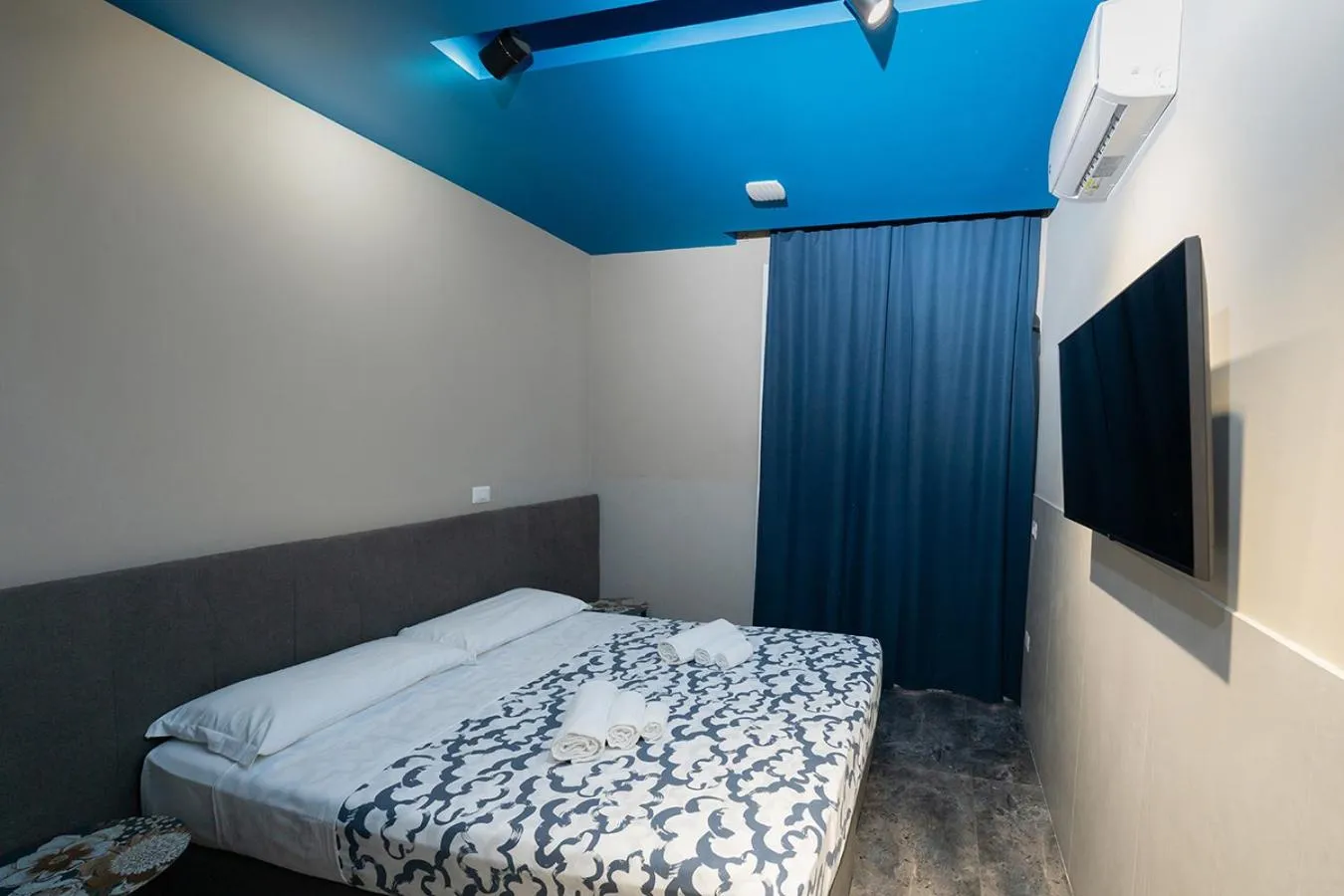 Bed in Mia Suites Hotel Bella Capri