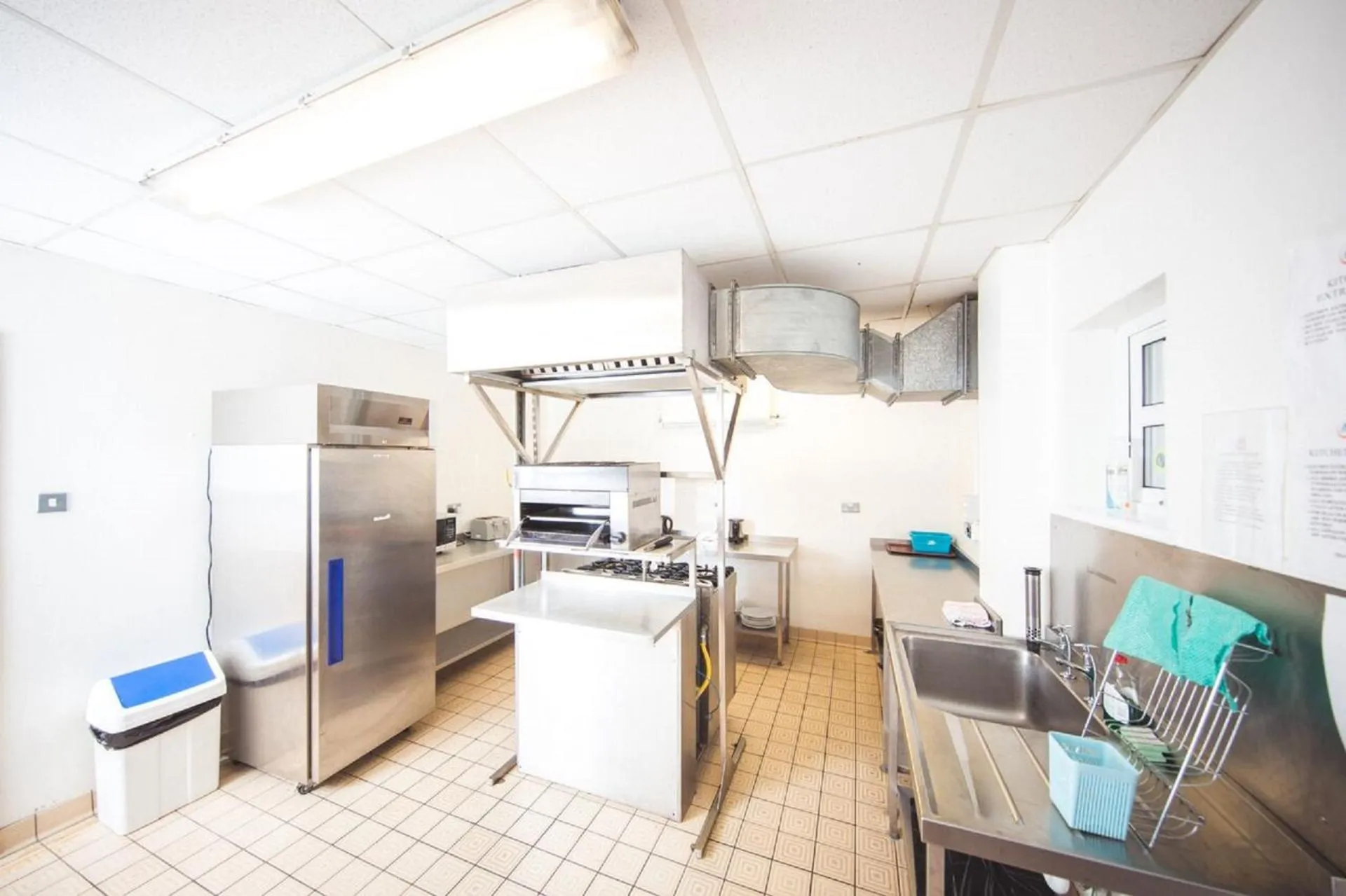 Kitchen/Kitchenette in Bushmills Youth Hostel