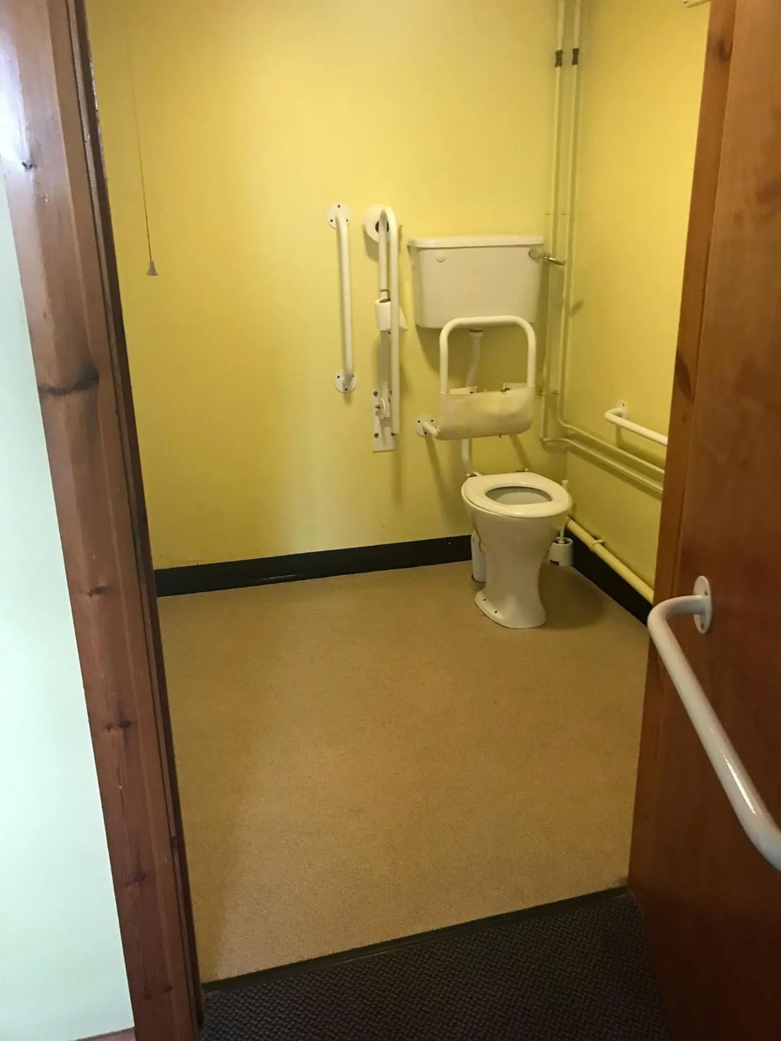 Bathroom in Bushmills Youth Hostel