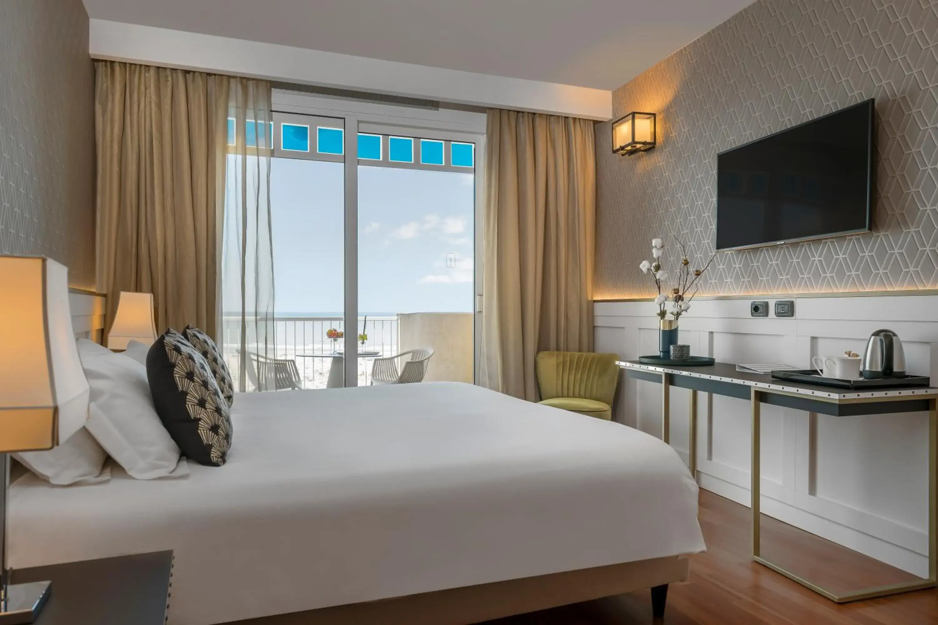 Single Deluxe Room with Sea View and Spa Access in Savoia Hotel Rimini Single Deluxe Room with Sea View and Spa Access in Savoia Hotel Rimini