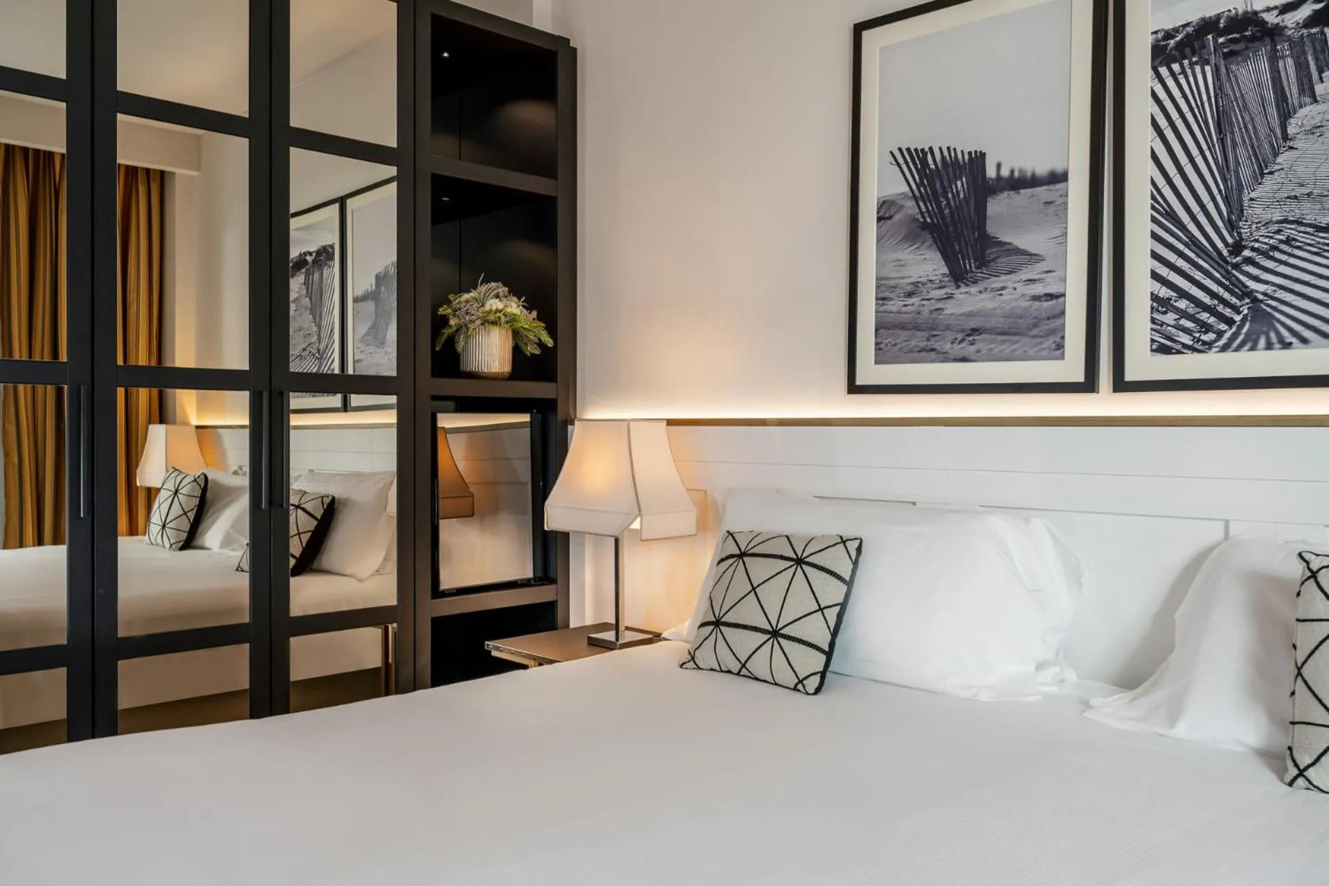 Bed in Savoia Hotel Rimini