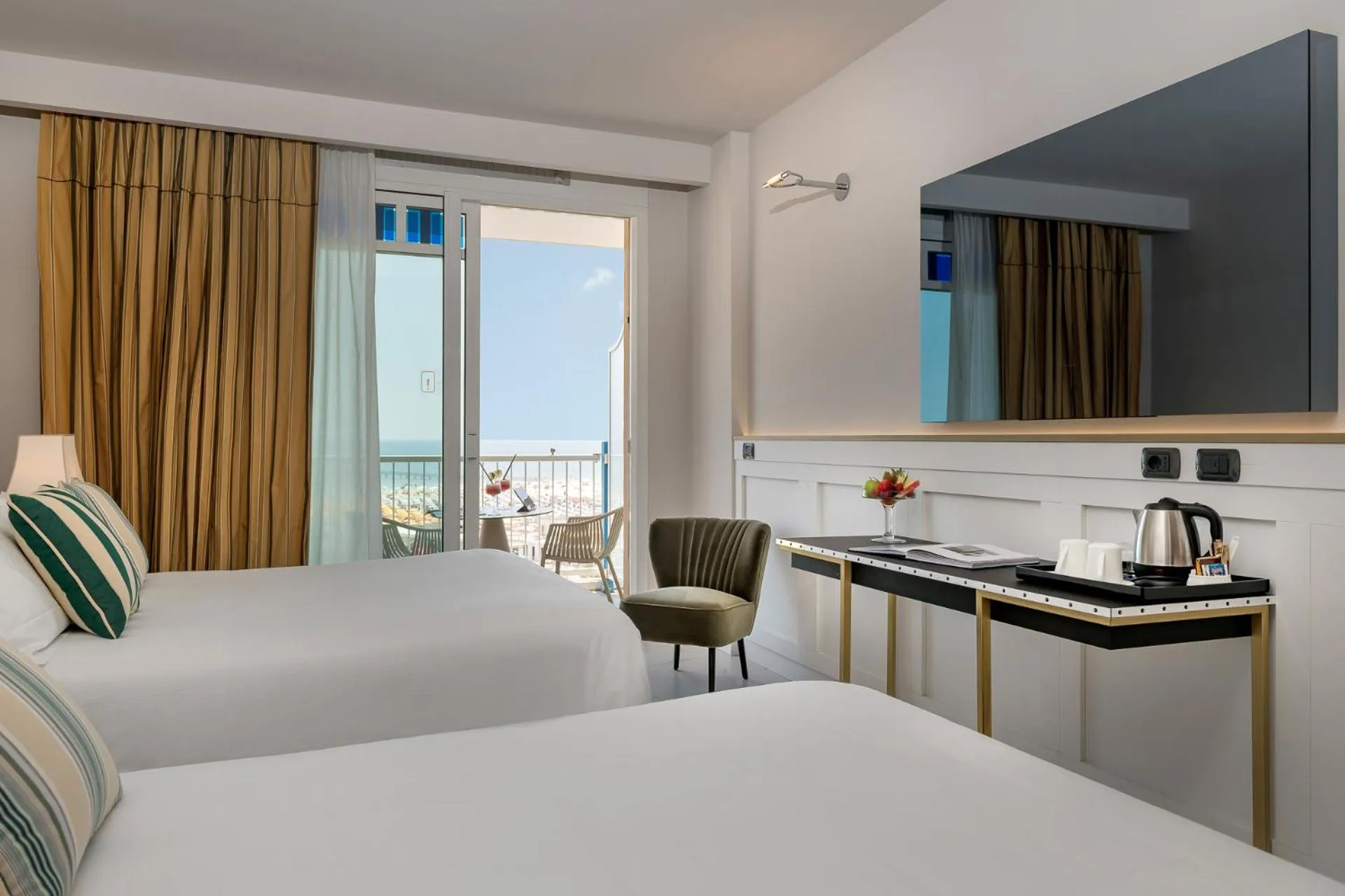 Bed in Savoia Hotel Rimini