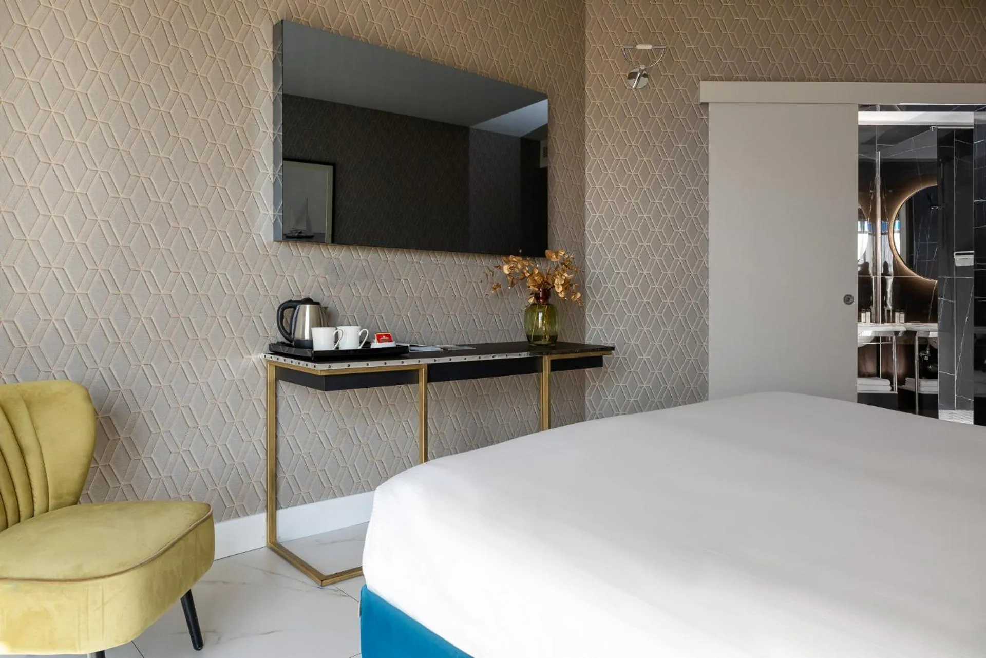 Bed in Savoia Hotel Rimini