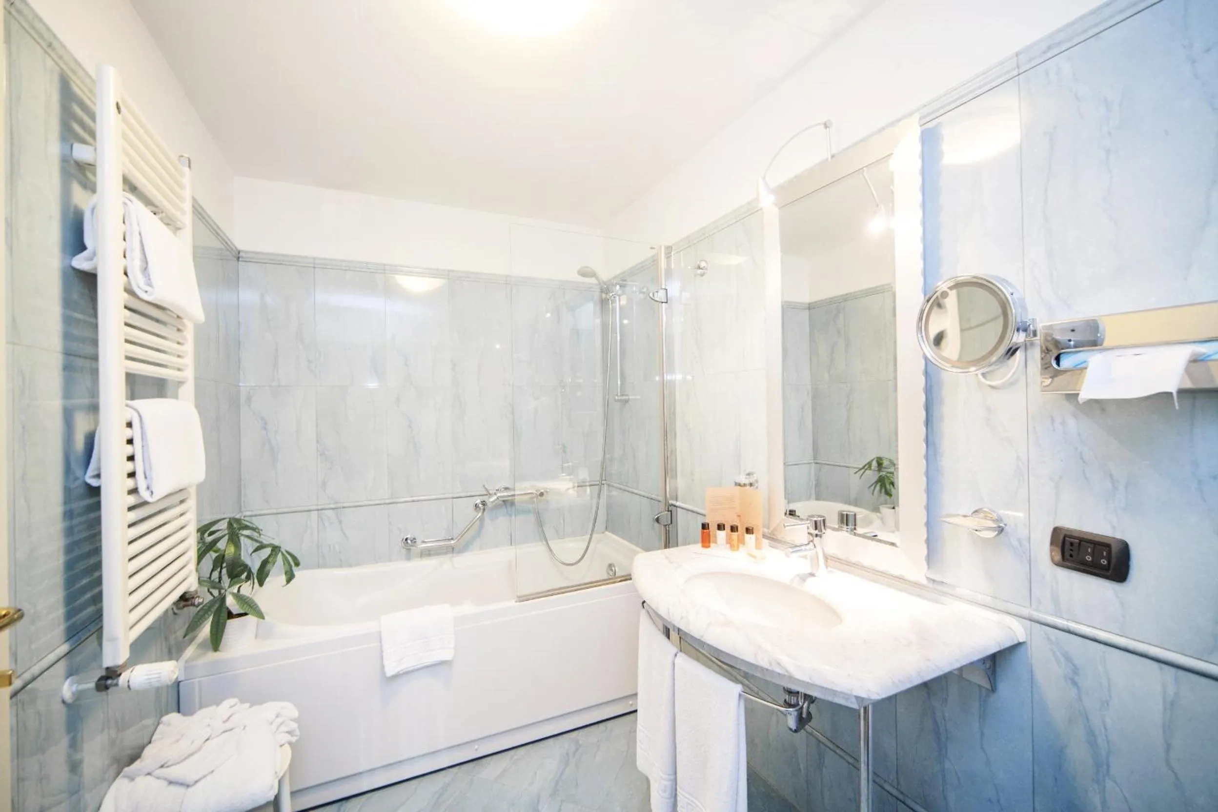 Bathroom in Savoia Hotel Rimini