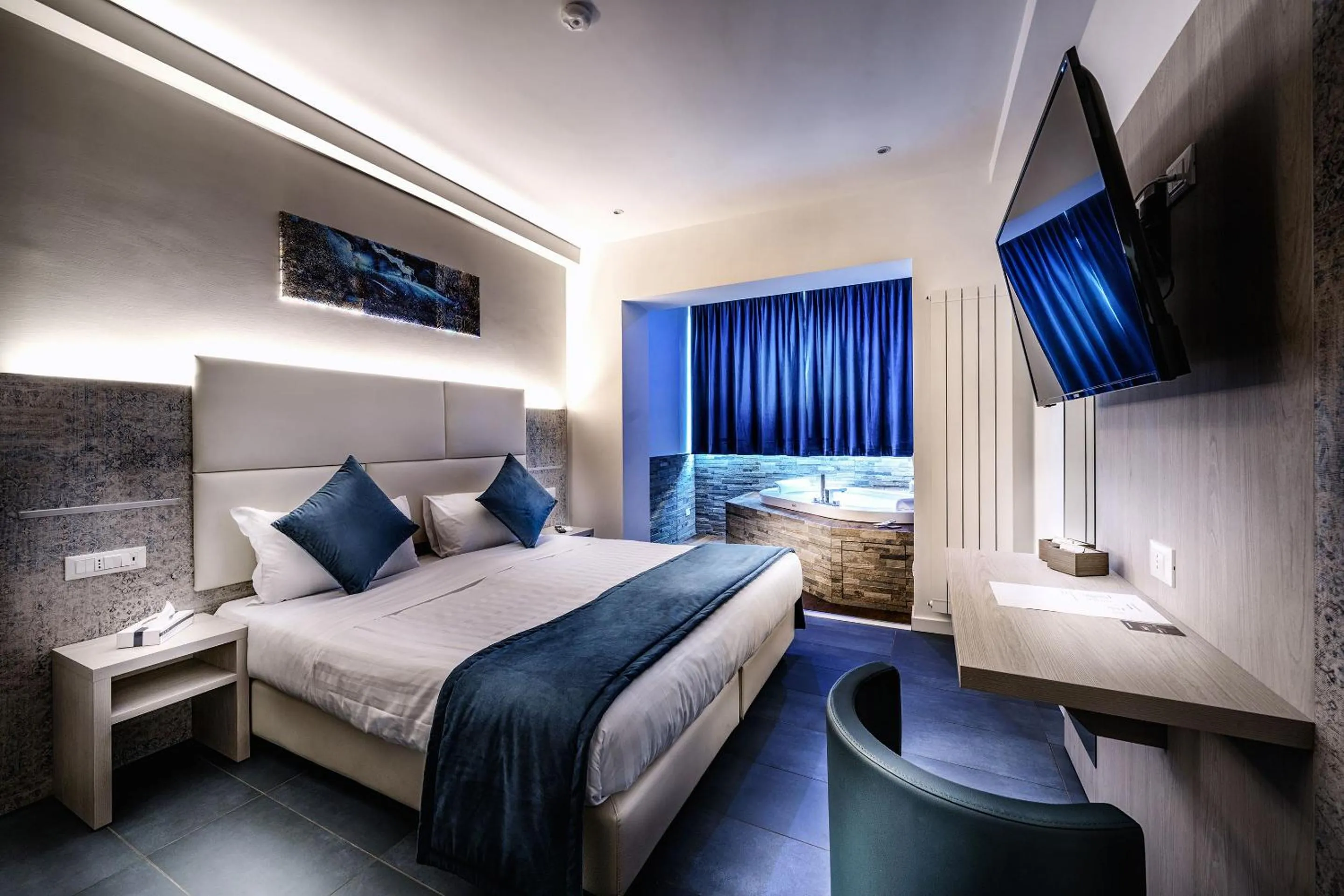 Bed in Suite Blue Style