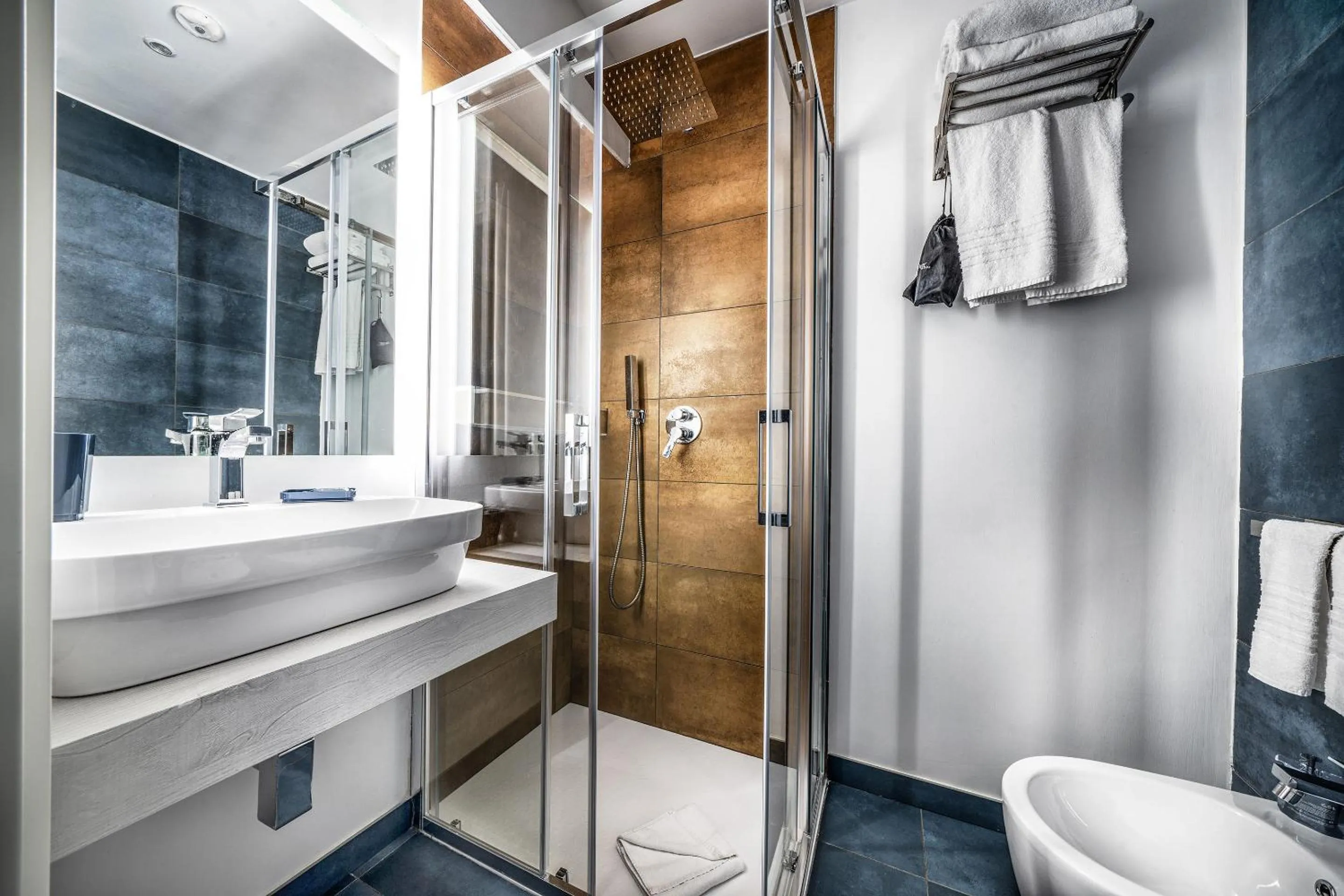 Bathroom in Suite Blue Style