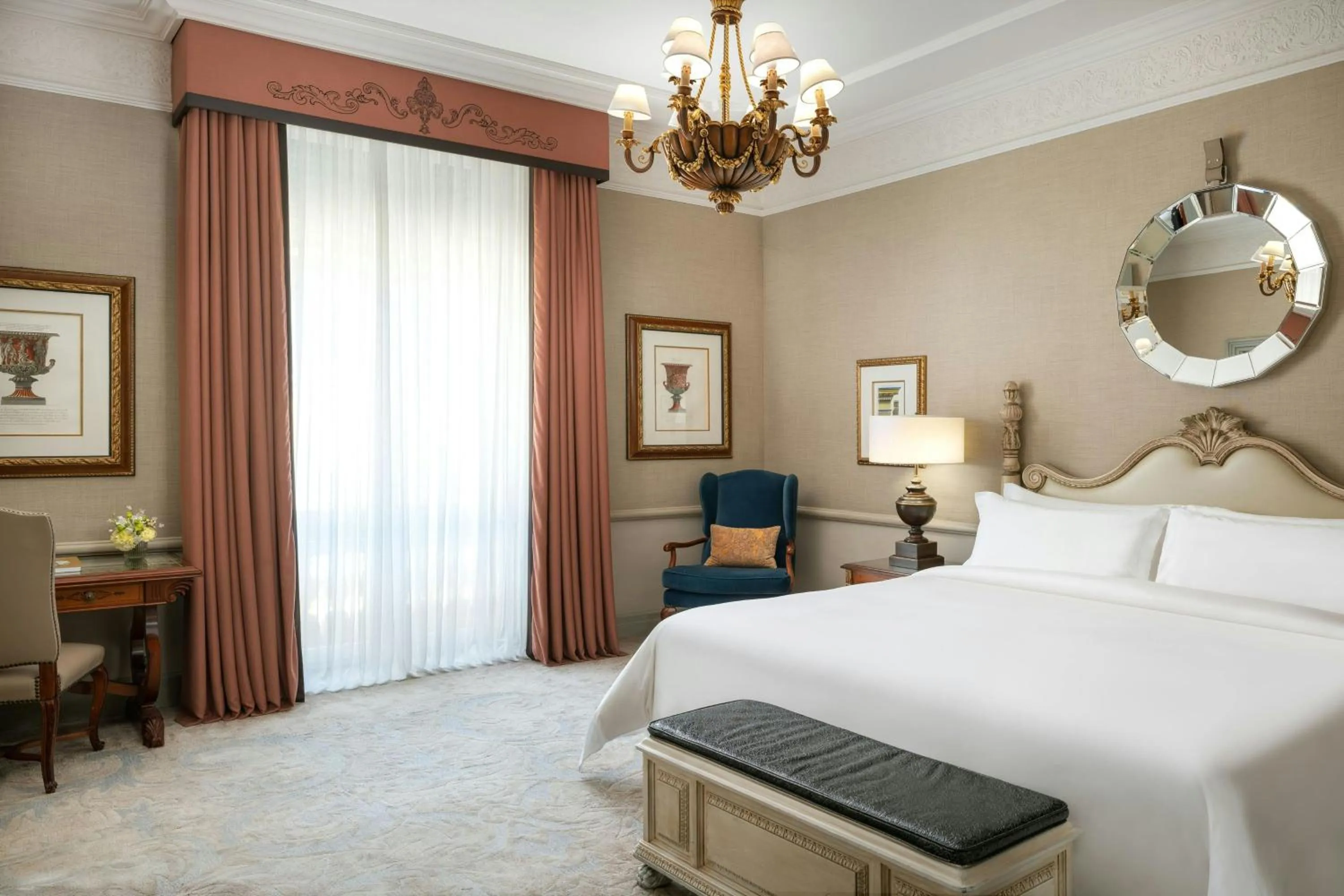 Photo of the whole room, Bed in The Excelsior, a Luxury Collection Hotel, Florence