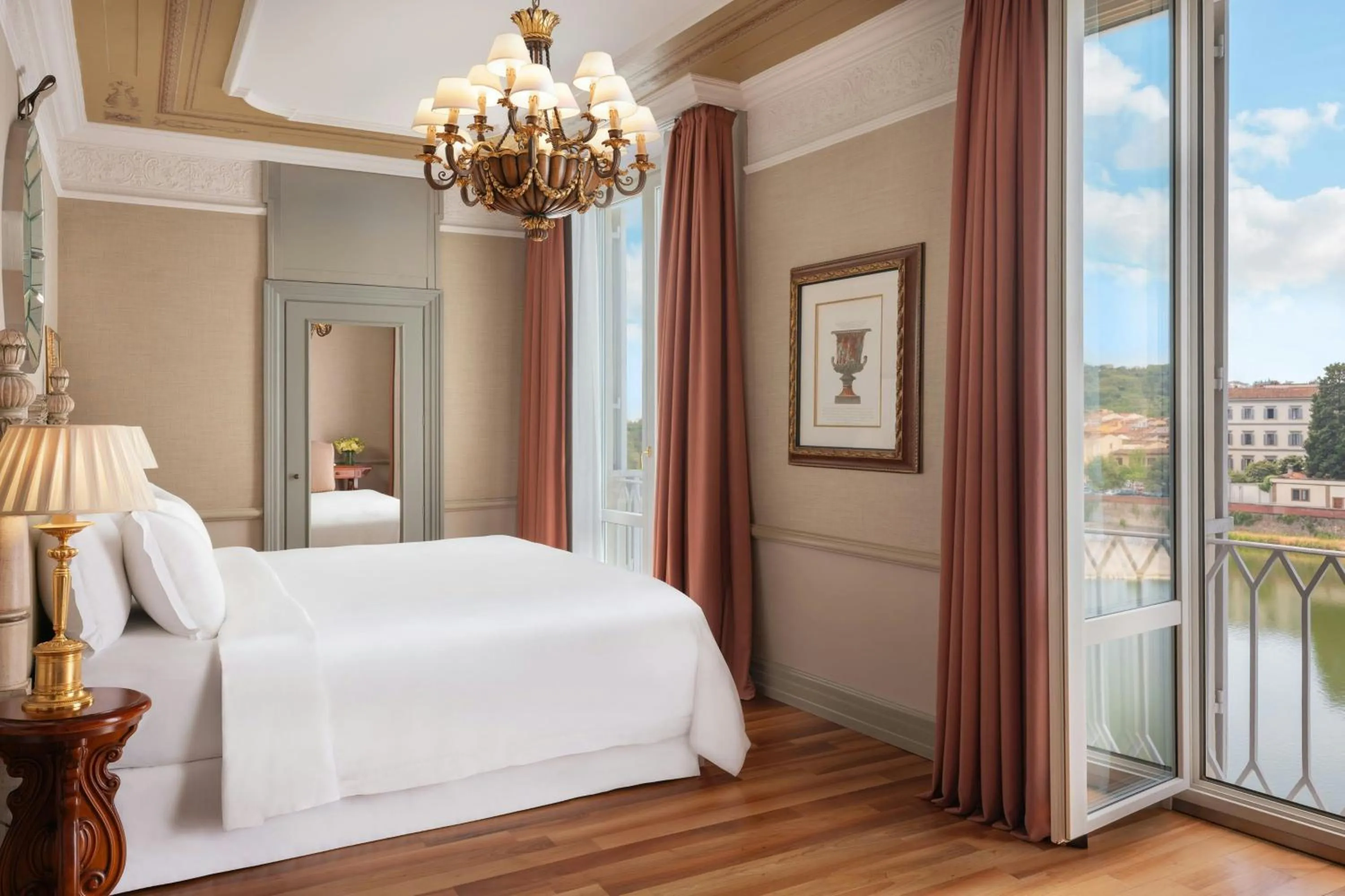 Photo of the whole room, Bed in The Excelsior, a Luxury Collection Hotel, Florence