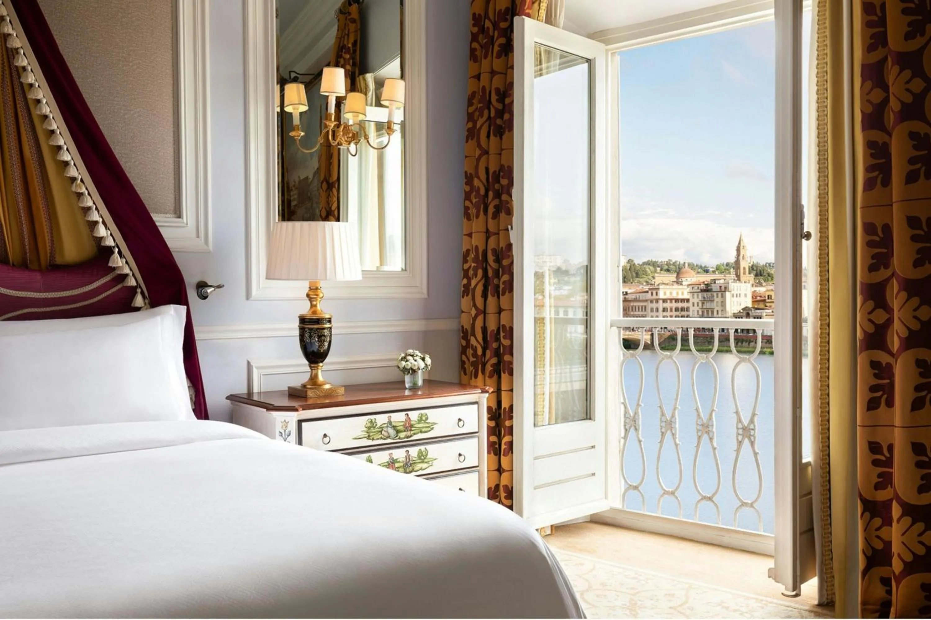 Photo of the whole room, Bed in The St. Regis Florence