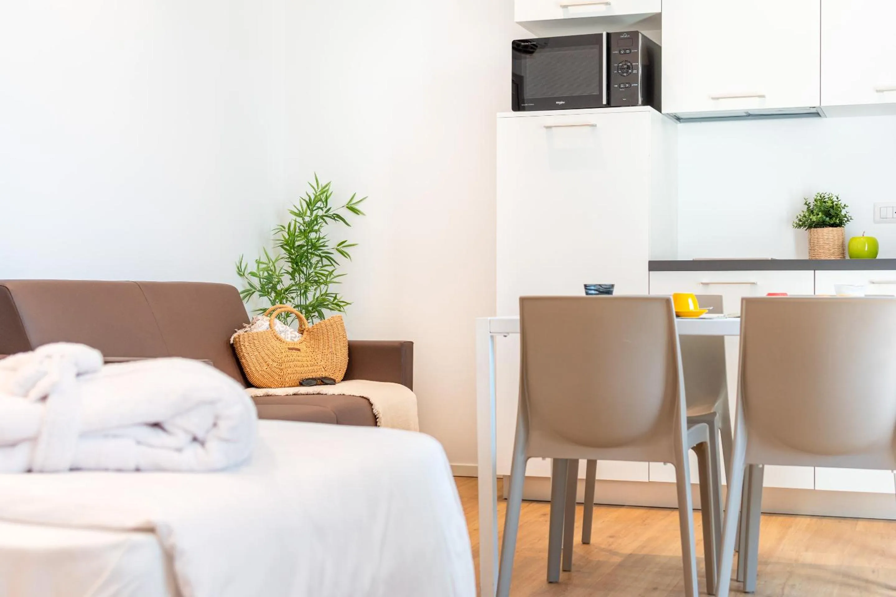 Kitchen or kitchenette, Bed in Superior Beach Aparthotel