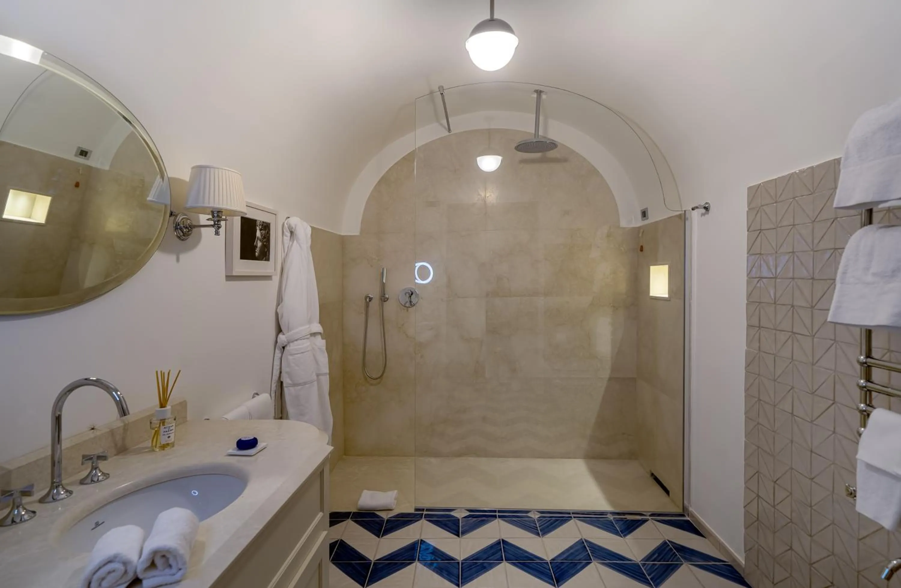 Shower in Borgo Santandrea