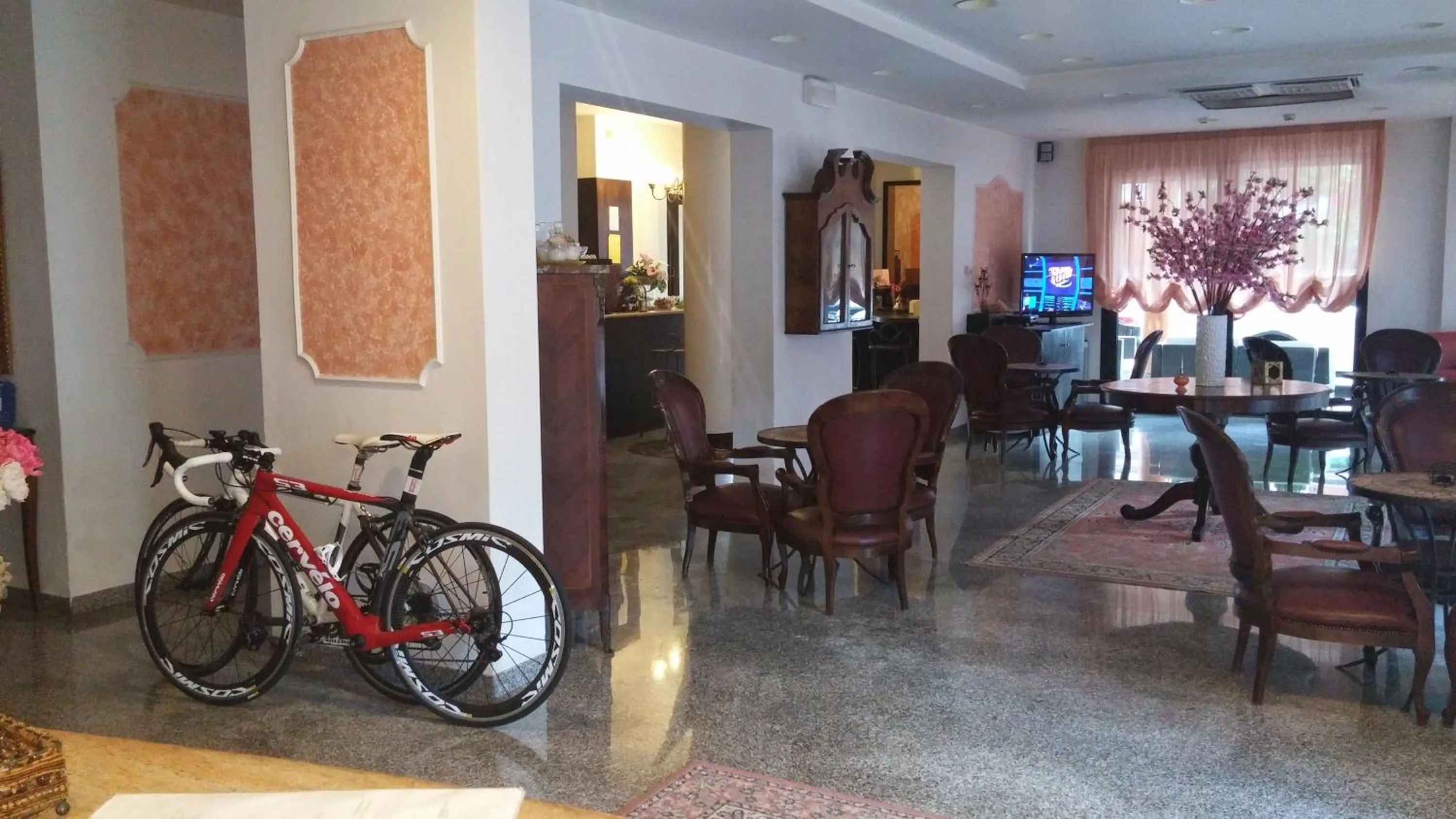 Cycling in Hotel Memory