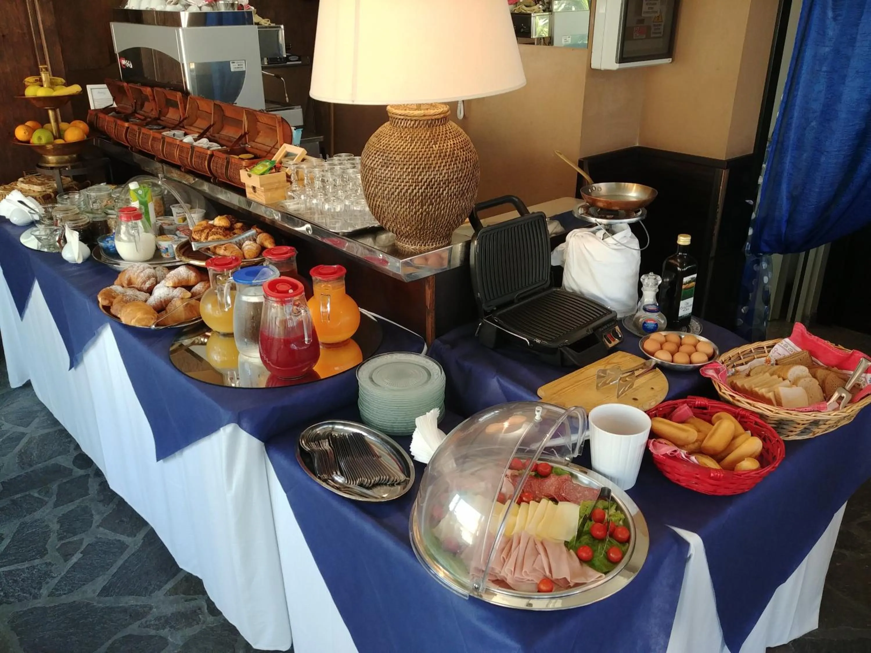 Breakfast in Hotel Memory