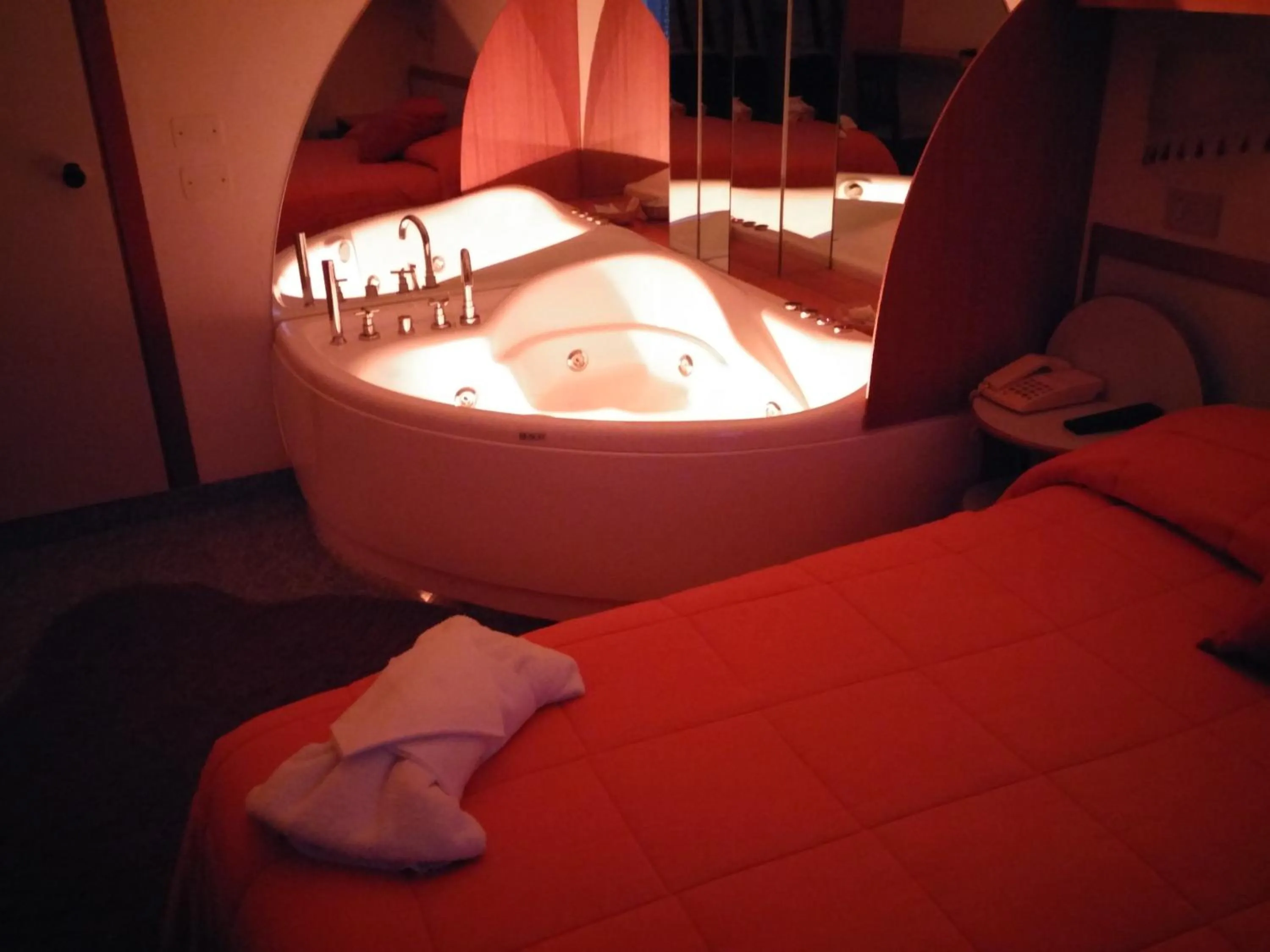 Night, Bed in Hotel Memory