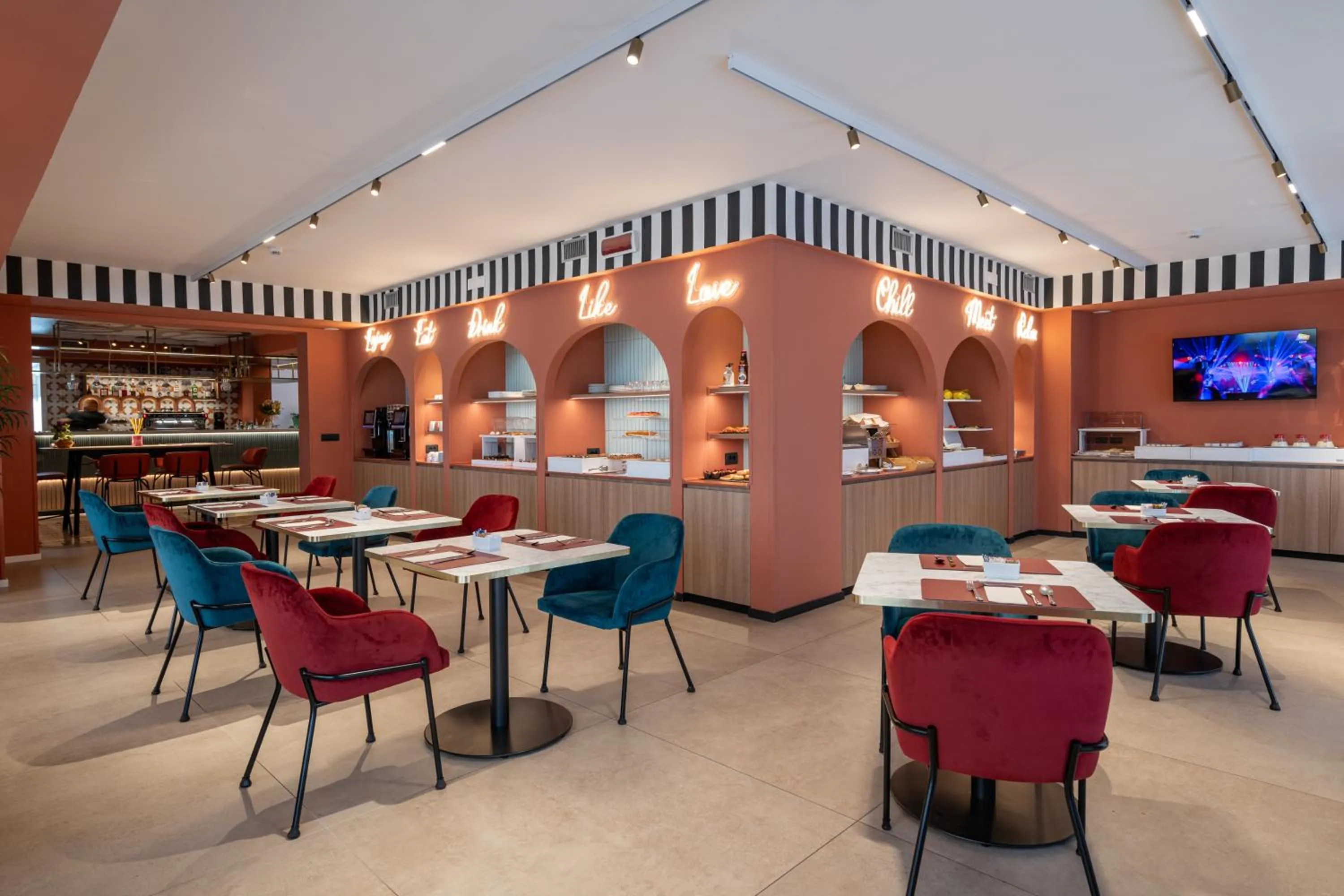 Restaurant/places to eat in Bleis Hotel