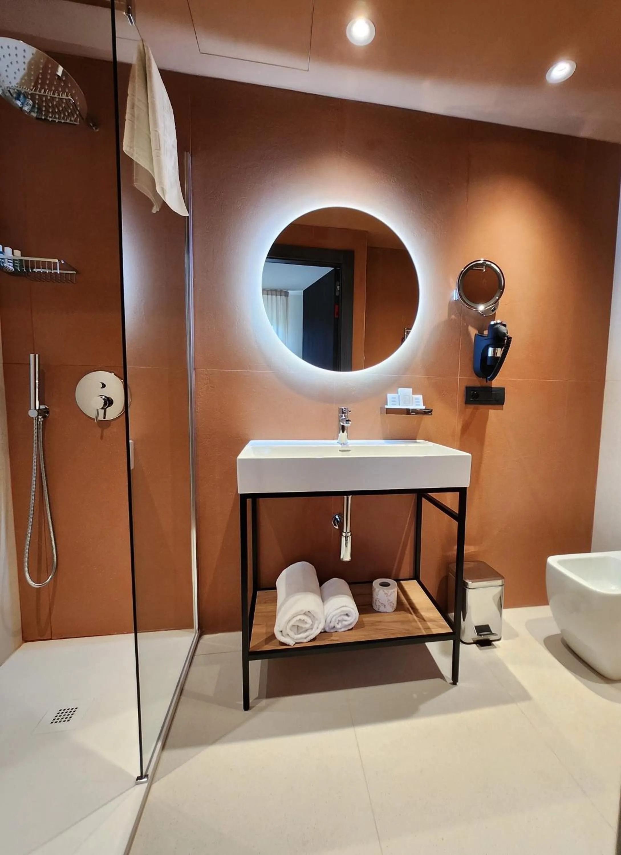 Shower in Bleis Hotel