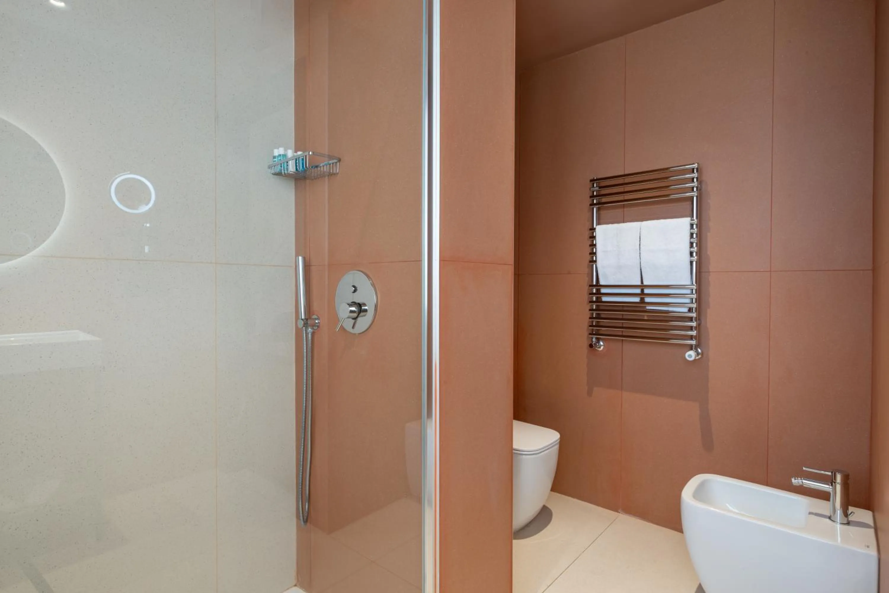 Shower in Bleis Hotel